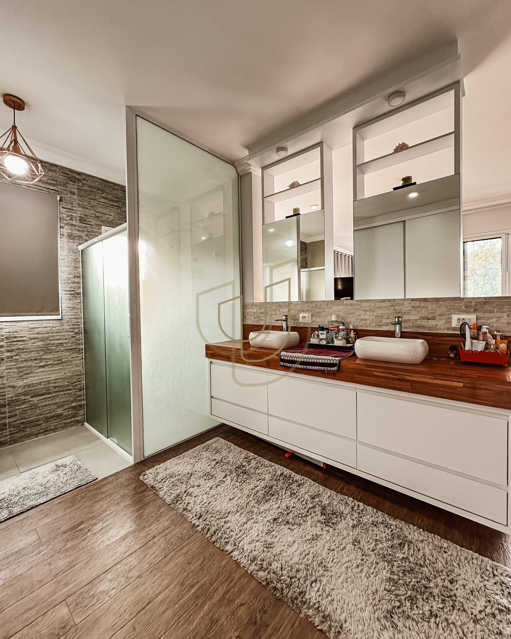 Sobrado sofisticado e com 4 su&iacute;tes em no Recanto Santa B&aacute;rbara - Jambeiro/SP  JAMBEIRO - 