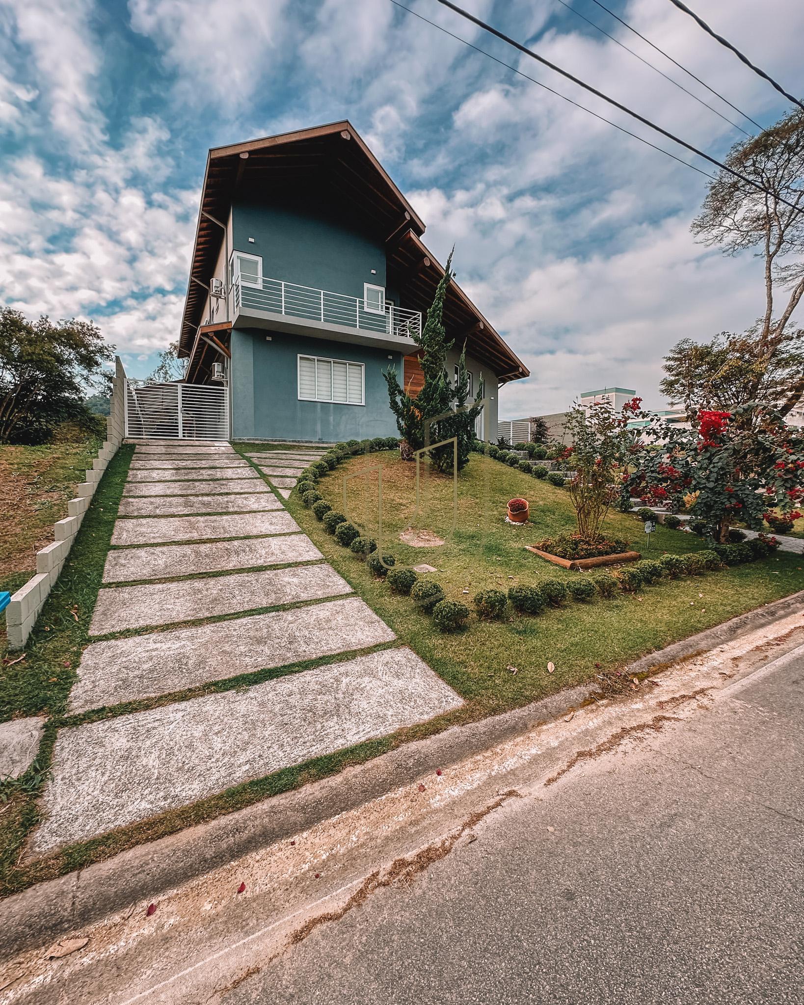 Sobrado sofisticado e com 4 su&iacute;tes em no Recanto Santa B&aacute;rbara - Jambeiro/SP  JAMBEIRO - 