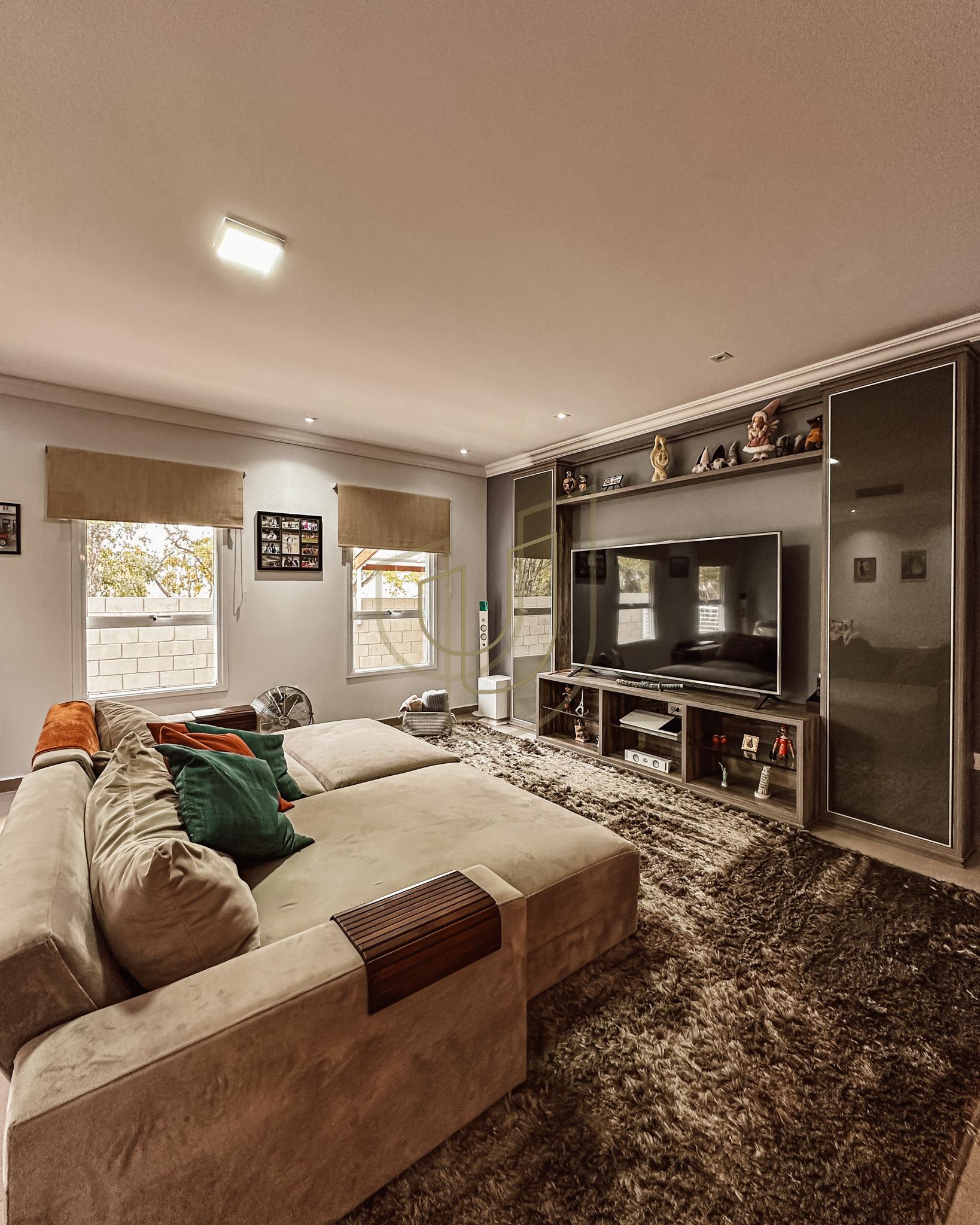 Sobrado sofisticado e com 4 su&iacute;tes em no Recanto Santa B&aacute;rbara - Jambeiro/SP  JAMBEIRO - 