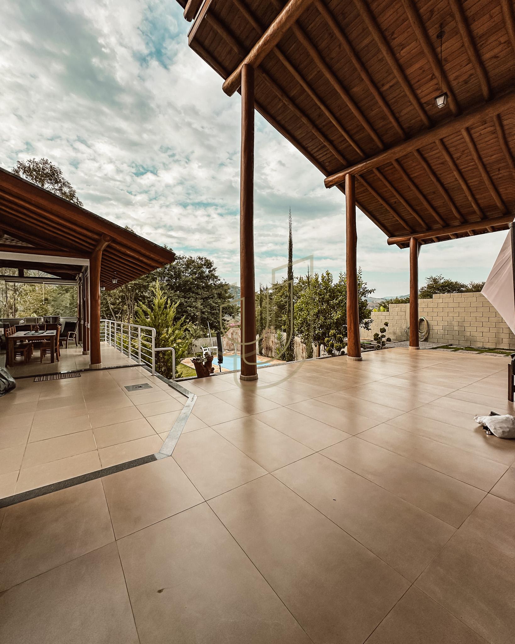 Sobrado sofisticado e com 4 su&iacute;tes em no Recanto Santa B&aacute;rbara - Jambeiro/SP  JAMBEIRO - 