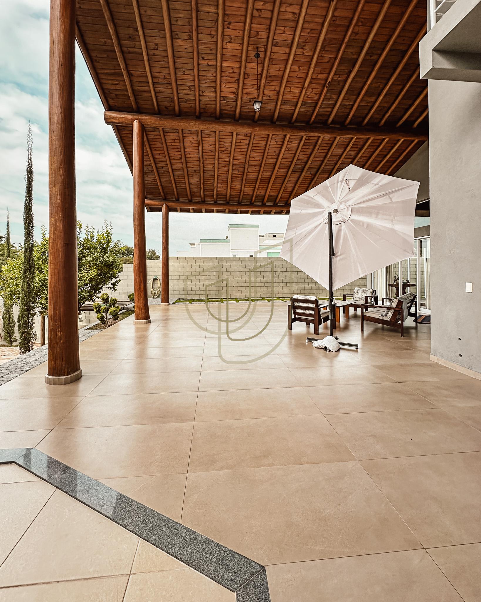 Sobrado sofisticado e com 4 su&iacute;tes em no Recanto Santa B&aacute;rbara - Jambeiro/SP  JAMBEIRO - 