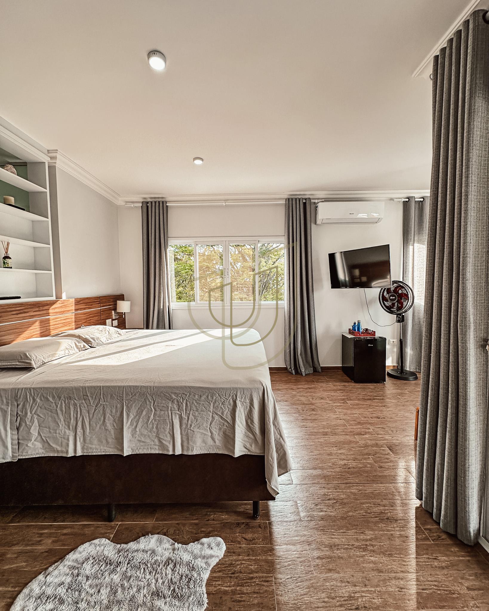 Sobrado sofisticado e com 4 su&iacute;tes em no Recanto Santa B&aacute;rbara - Jambeiro/SP  JAMBEIRO - 