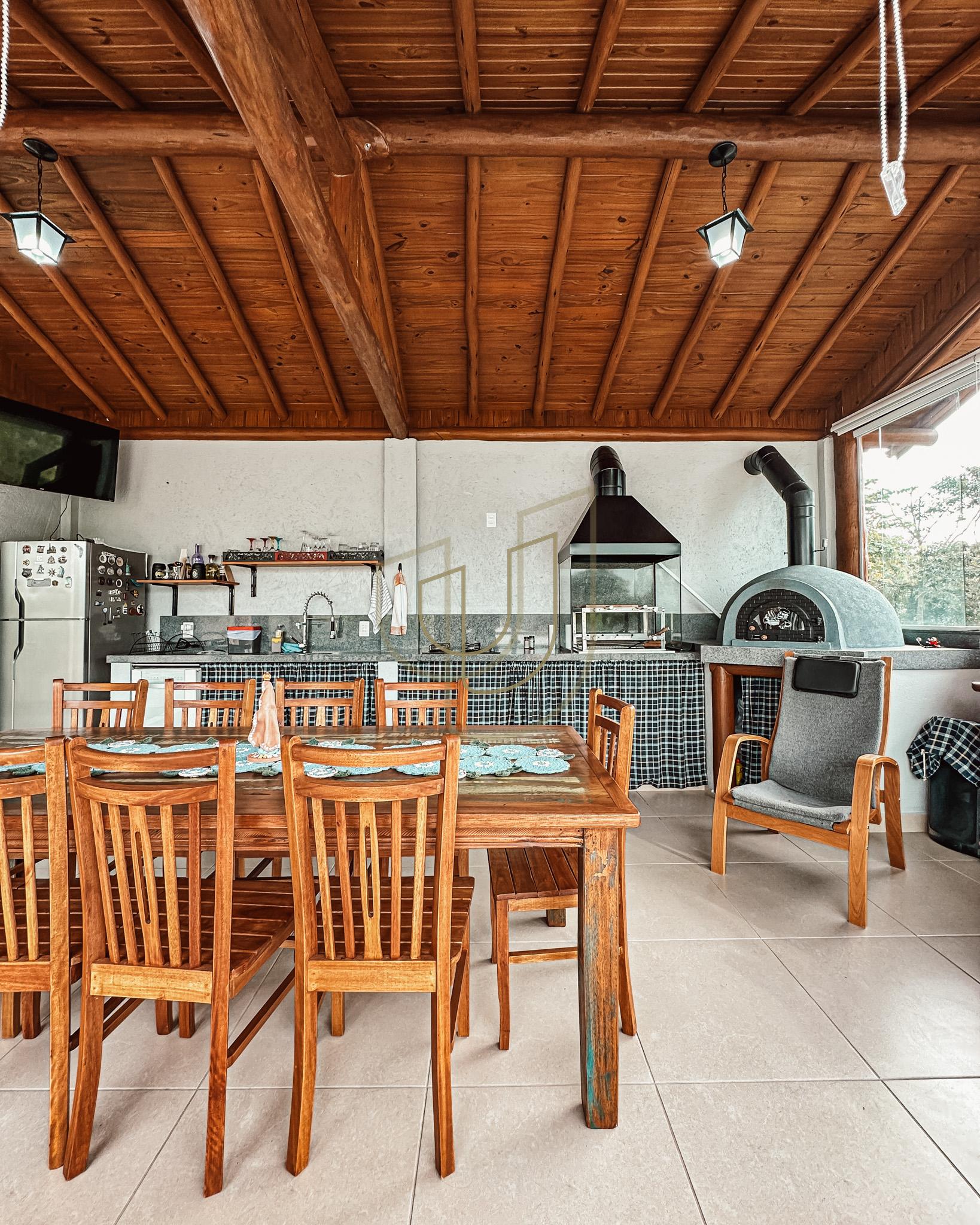 Sobrado sofisticado e com 4 su&iacute;tes em no Recanto Santa B&aacute;rbara - Jambeiro/SP  JAMBEIRO - 