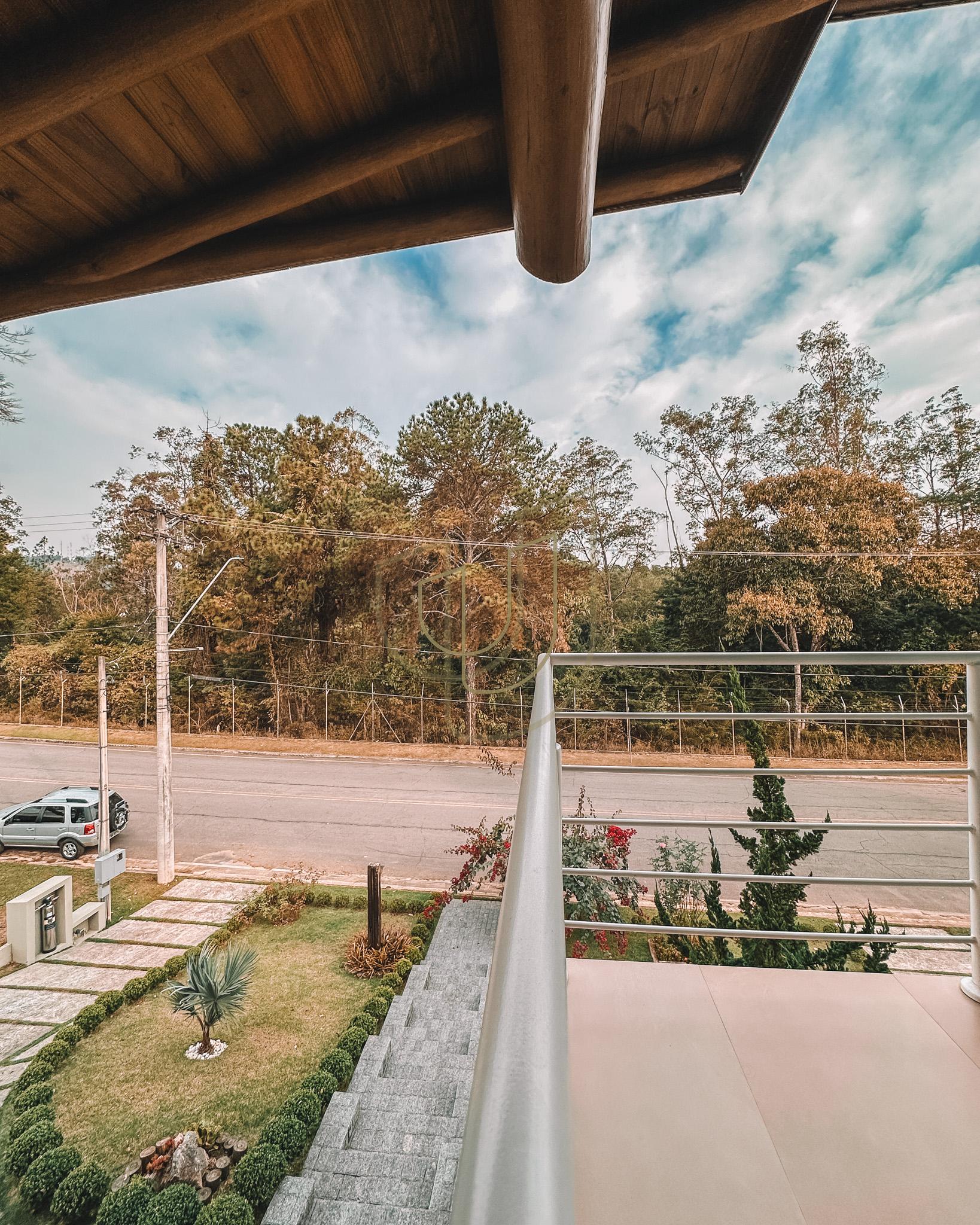 Sobrado sofisticado e com 4 su&iacute;tes em no Recanto Santa B&aacute;rbara - Jambeiro/SP  JAMBEIRO - 