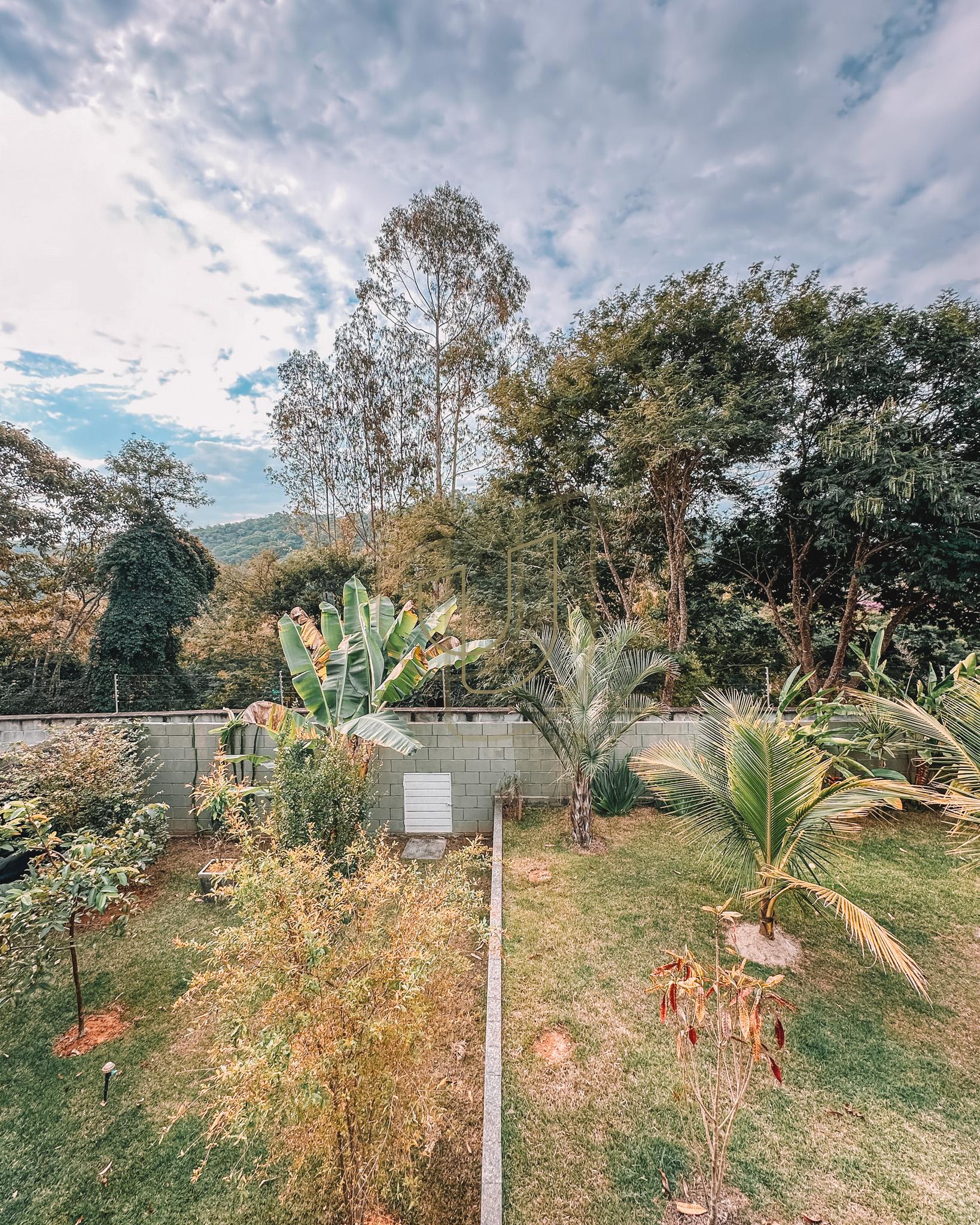 Sobrado sofisticado e com 4 su&iacute;tes em no Recanto Santa B&aacute;rbara - Jambeiro/SP  JAMBEIRO - 