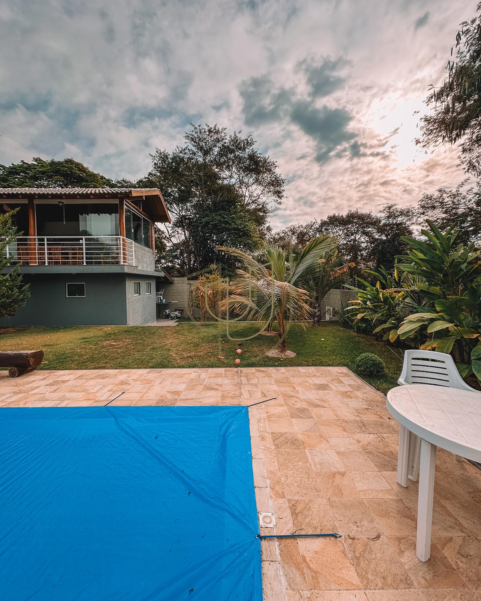 Sobrado sofisticado e com 4 su&iacute;tes em no Recanto Santa B&aacute;rbara - Jambeiro/SP  JAMBEIRO - 