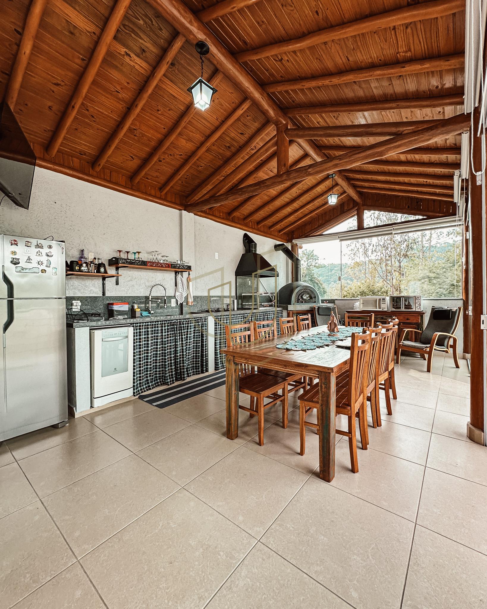 Sobrado sofisticado e com 4 su&iacute;tes em no Recanto Santa B&aacute;rbara - Jambeiro/SP  JAMBEIRO - 