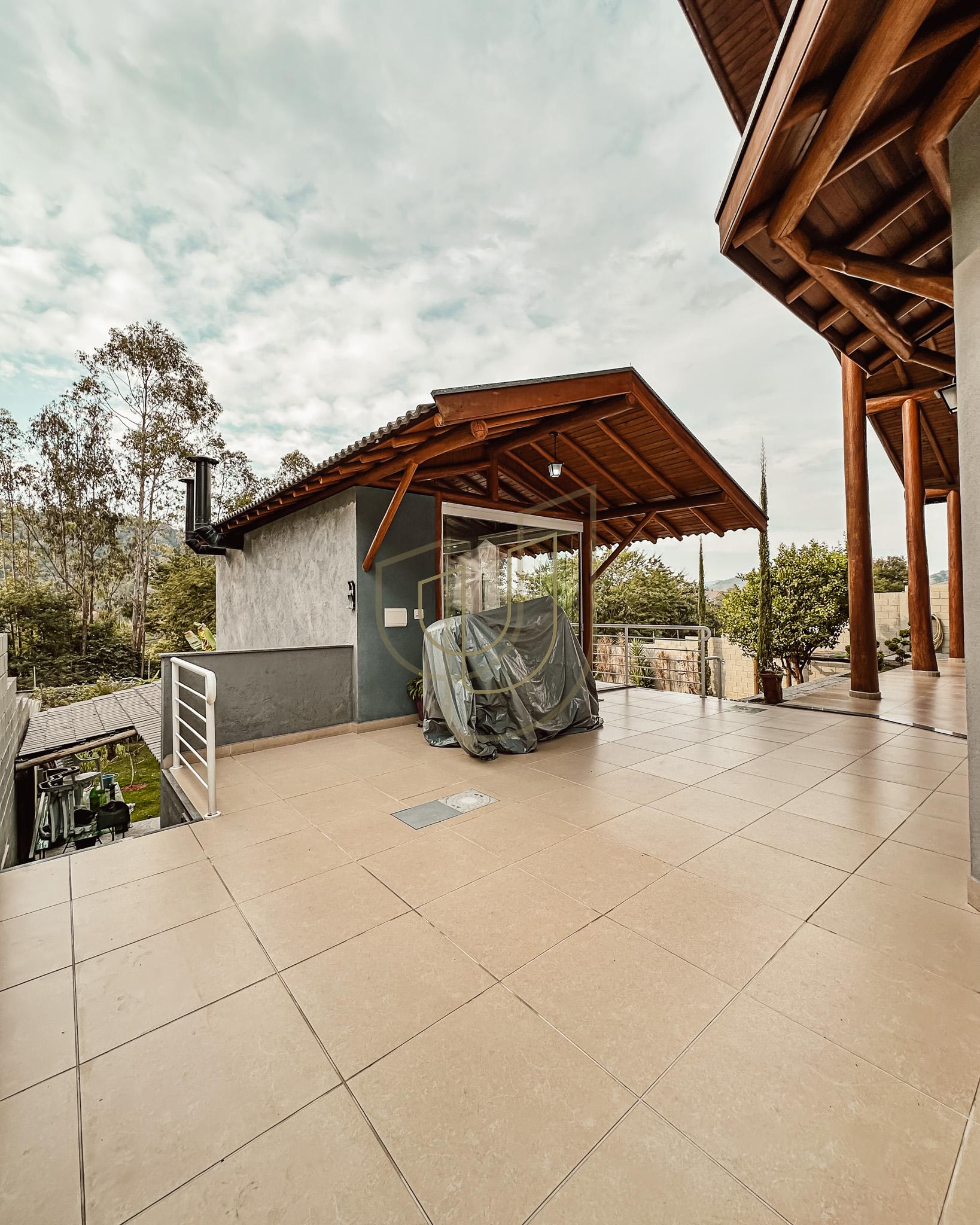 Sobrado sofisticado e com 4 su&iacute;tes em no Recanto Santa B&aacute;rbara - Jambeiro/SP  JAMBEIRO - 