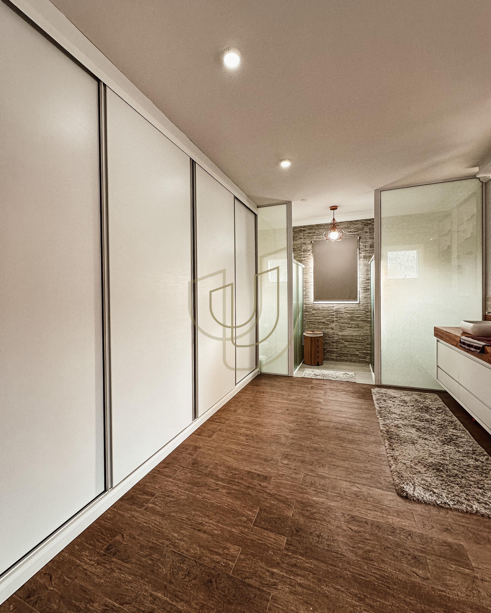 Sobrado sofisticado e com 4 su&iacute;tes em no Recanto Santa B&aacute;rbara - Jambeiro/SP  JAMBEIRO - 