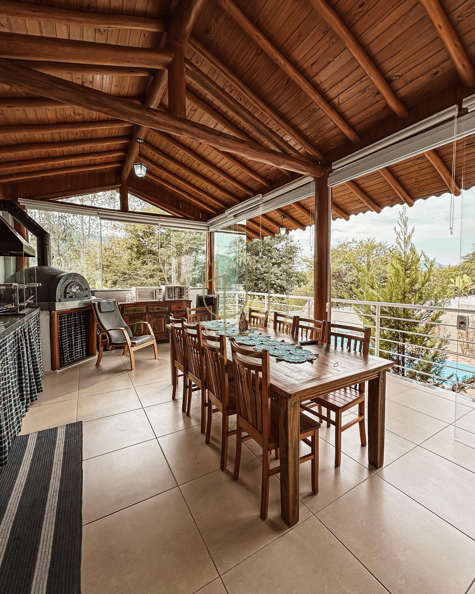 Sobrado sofisticado e com 4 su&iacute;tes em no Recanto Santa B&aacute;rbara - Jambeiro/SP  JAMBEIRO - 