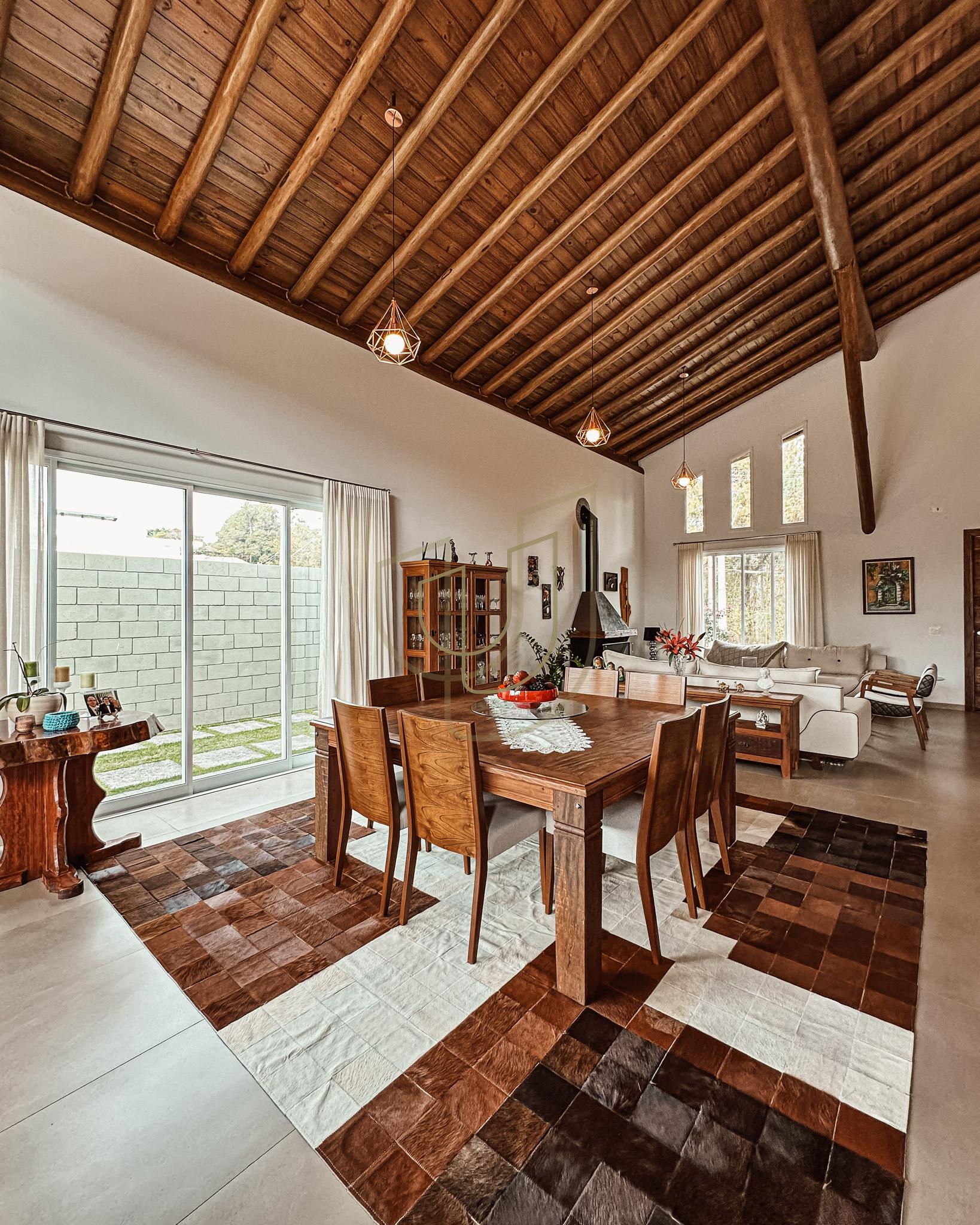 Sobrado sofisticado e com 4 su&iacute;tes em no Recanto Santa B&aacute;rbara - Jambeiro/SP  JAMBEIRO - 