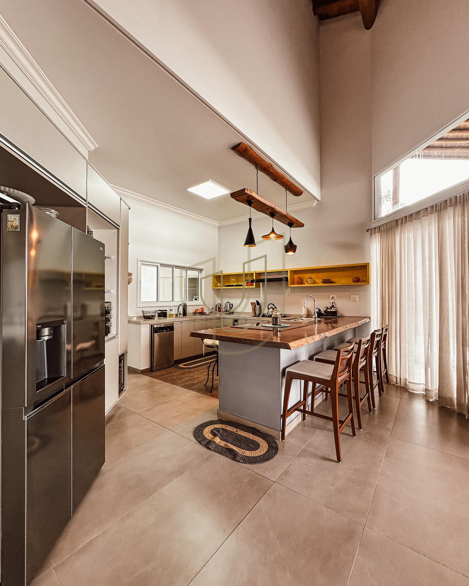 Sobrado sofisticado e com 4 su&iacute;tes em no Recanto Santa B&aacute;rbara - Jambeiro/SP  JAMBEIRO - 