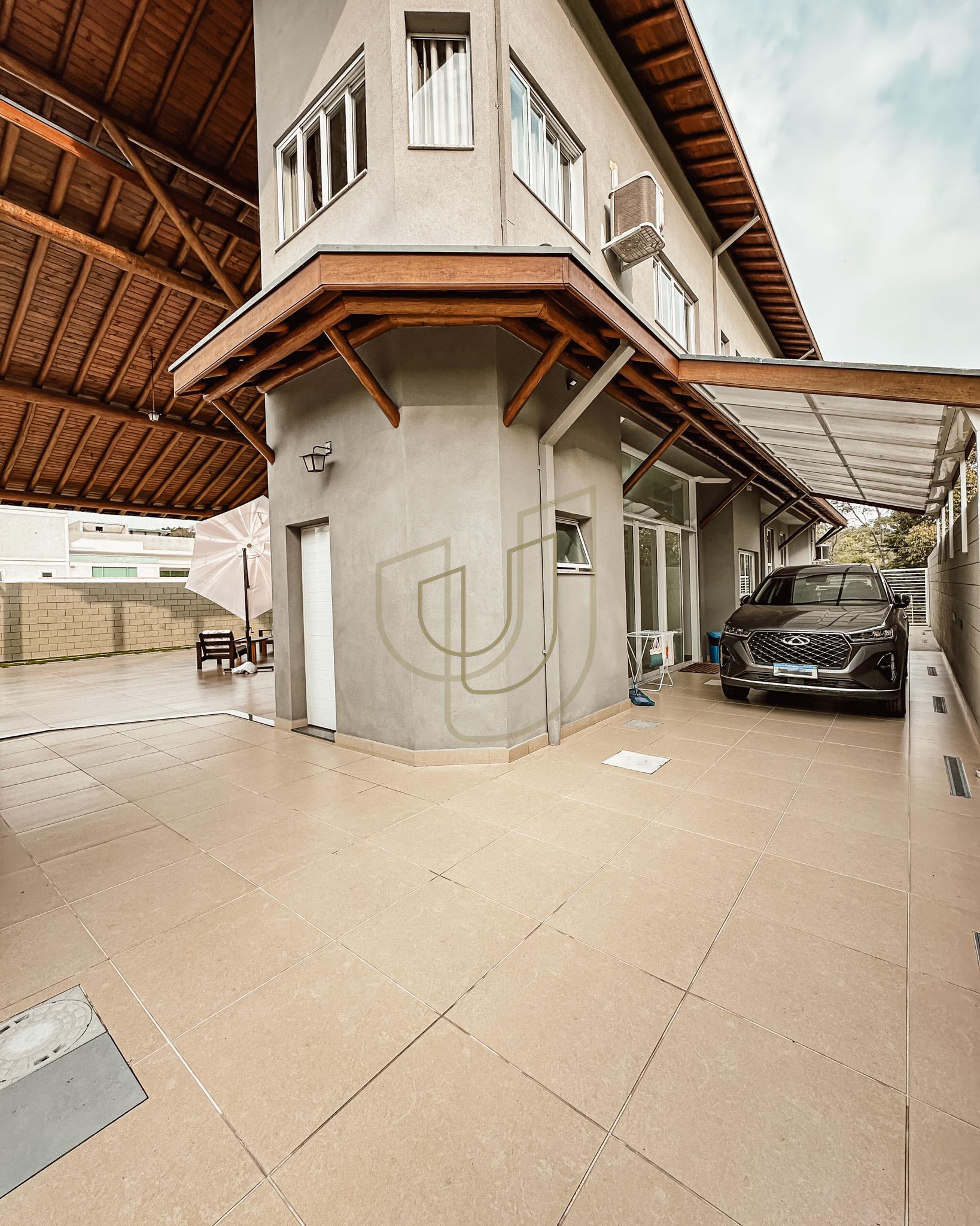 Sobrado sofisticado e com 4 su&iacute;tes em no Recanto Santa B&aacute;rbara - Jambeiro/SP  JAMBEIRO - 