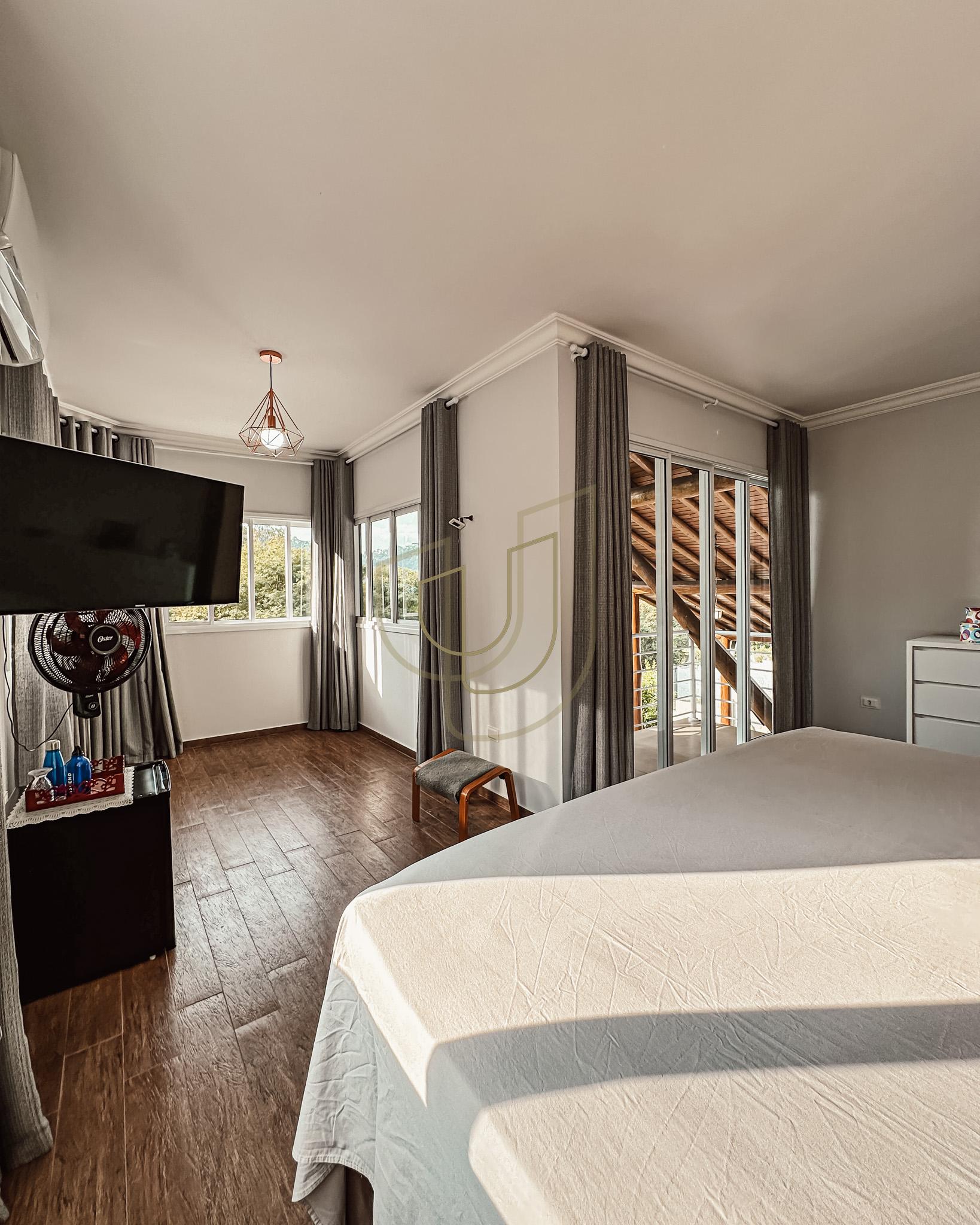 Sobrado sofisticado e com 4 su&iacute;tes em no Recanto Santa B&aacute;rbara - Jambeiro/SP  JAMBEIRO - 