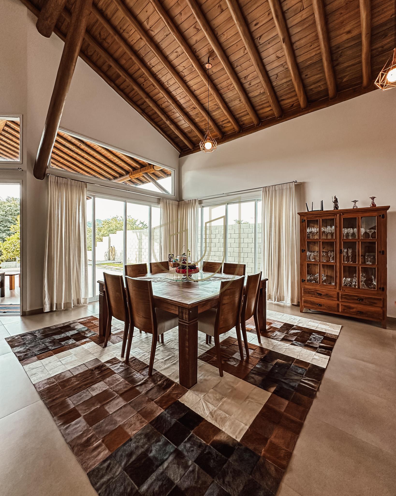 Sobrado sofisticado e com 4 su&iacute;tes em no Recanto Santa B&aacute;rbara - Jambeiro/SP  JAMBEIRO - 