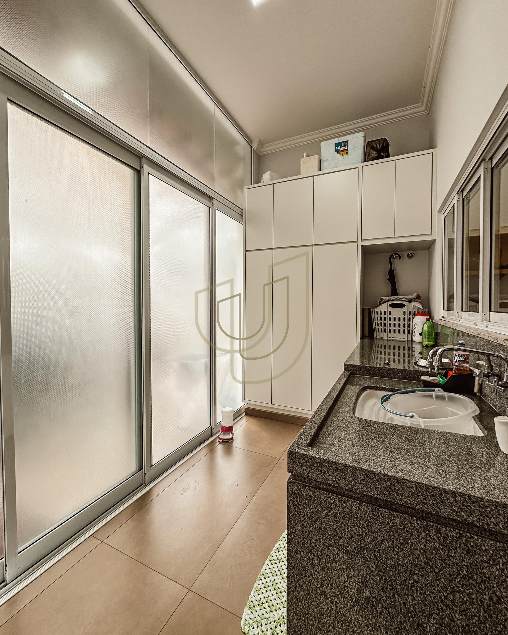 Sobrado sofisticado e com 4 su&iacute;tes em no Recanto Santa B&aacute;rbara - Jambeiro/SP  JAMBEIRO - 