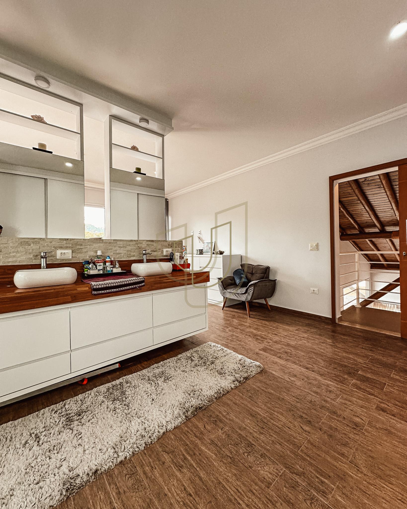 Sobrado sofisticado e com 4 su&iacute;tes em no Recanto Santa B&aacute;rbara - Jambeiro/SP  JAMBEIRO - 