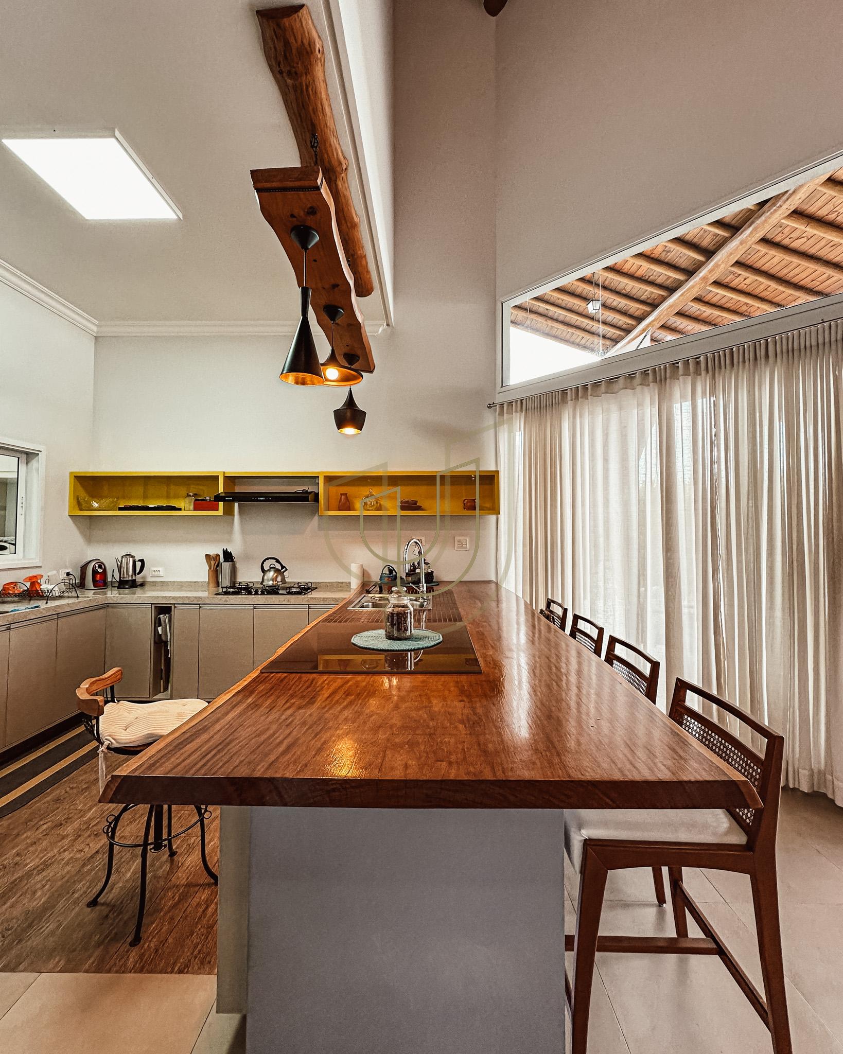 Sobrado sofisticado e com 4 su&iacute;tes em no Recanto Santa B&aacute;rbara - Jambeiro/SP  JAMBEIRO - 