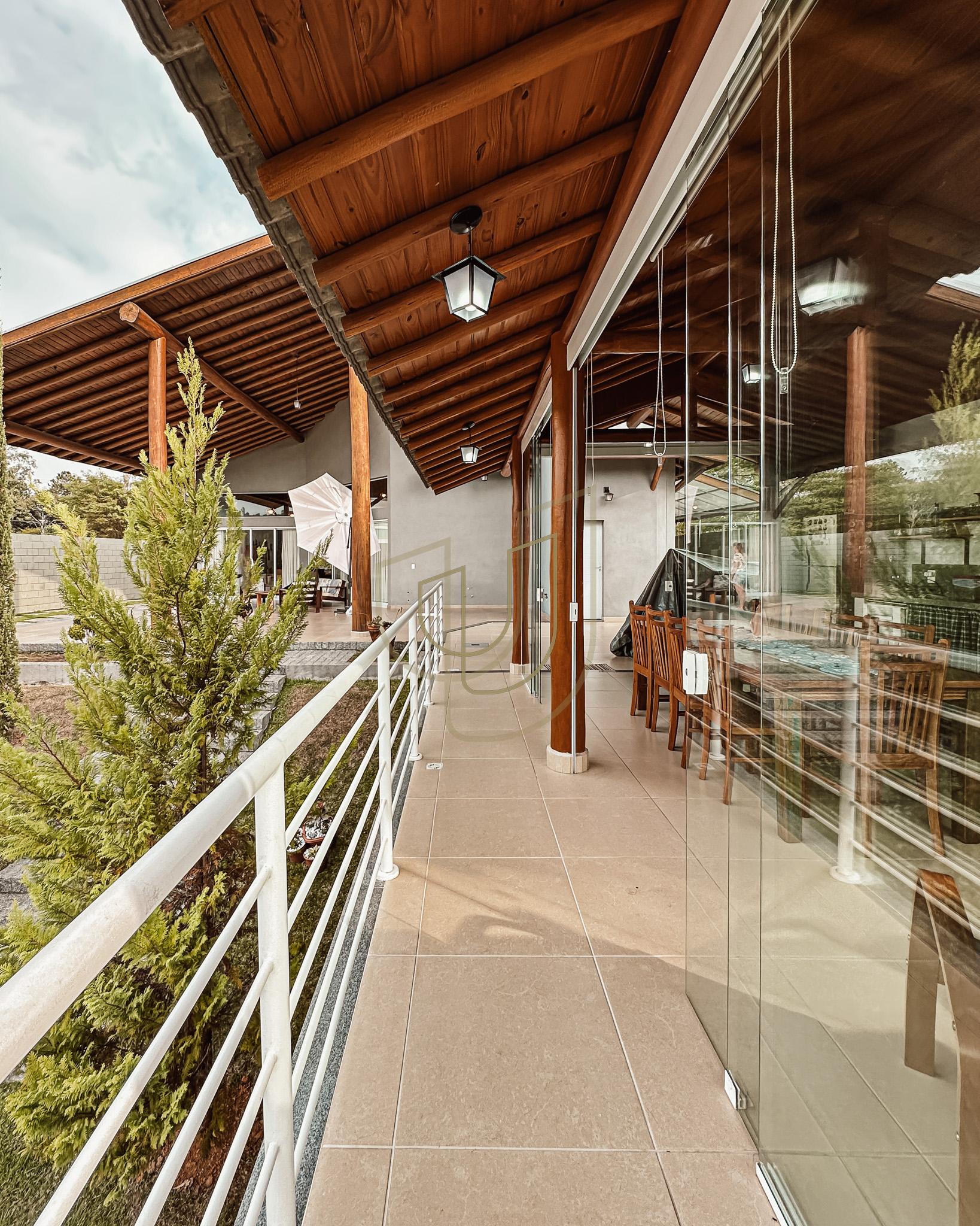 Sobrado sofisticado e com 4 su&iacute;tes em no Recanto Santa B&aacute;rbara - Jambeiro/SP  JAMBEIRO - 