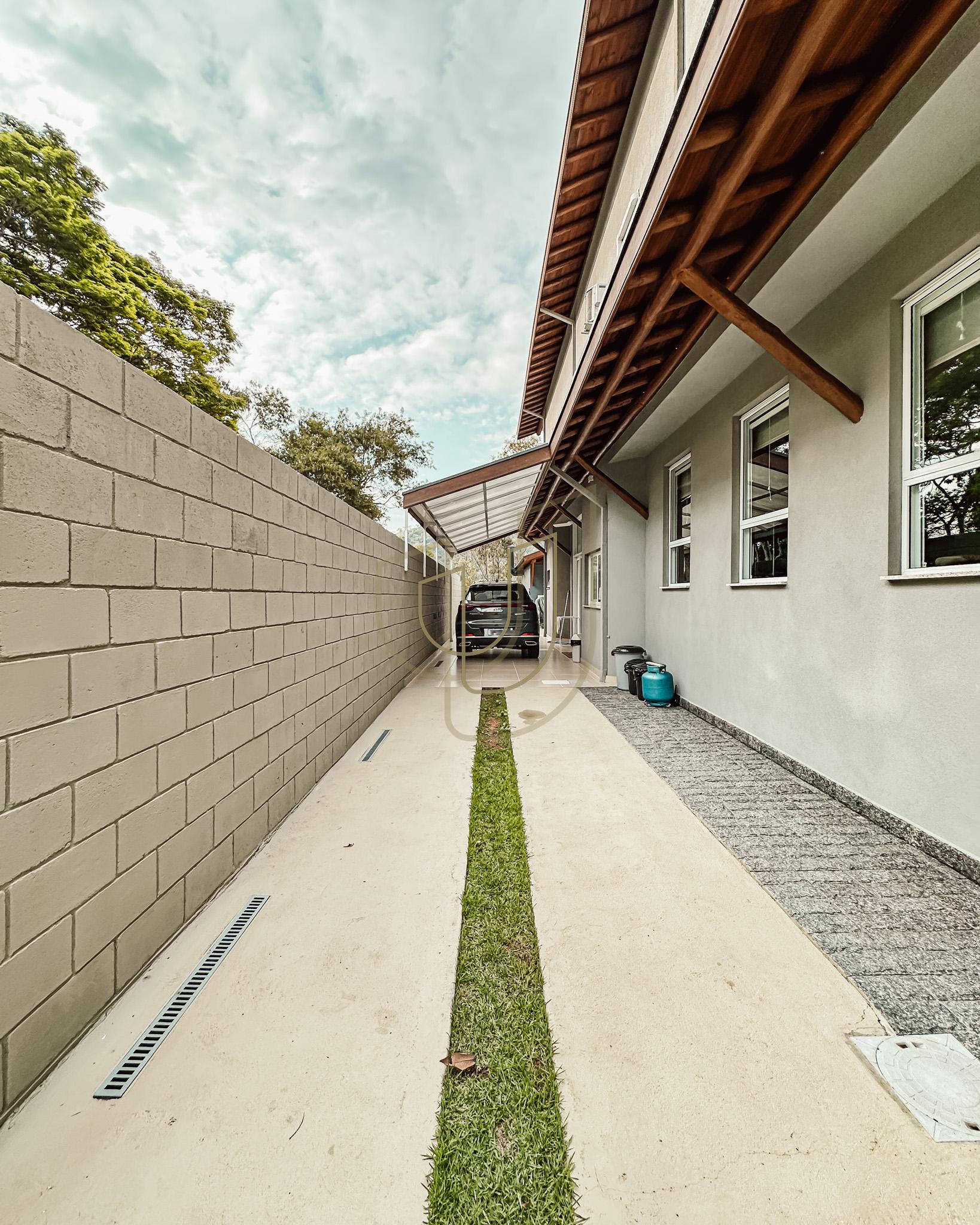 Sobrado sofisticado e com 4 su&iacute;tes em no Recanto Santa B&aacute;rbara - Jambeiro/SP  JAMBEIRO - 