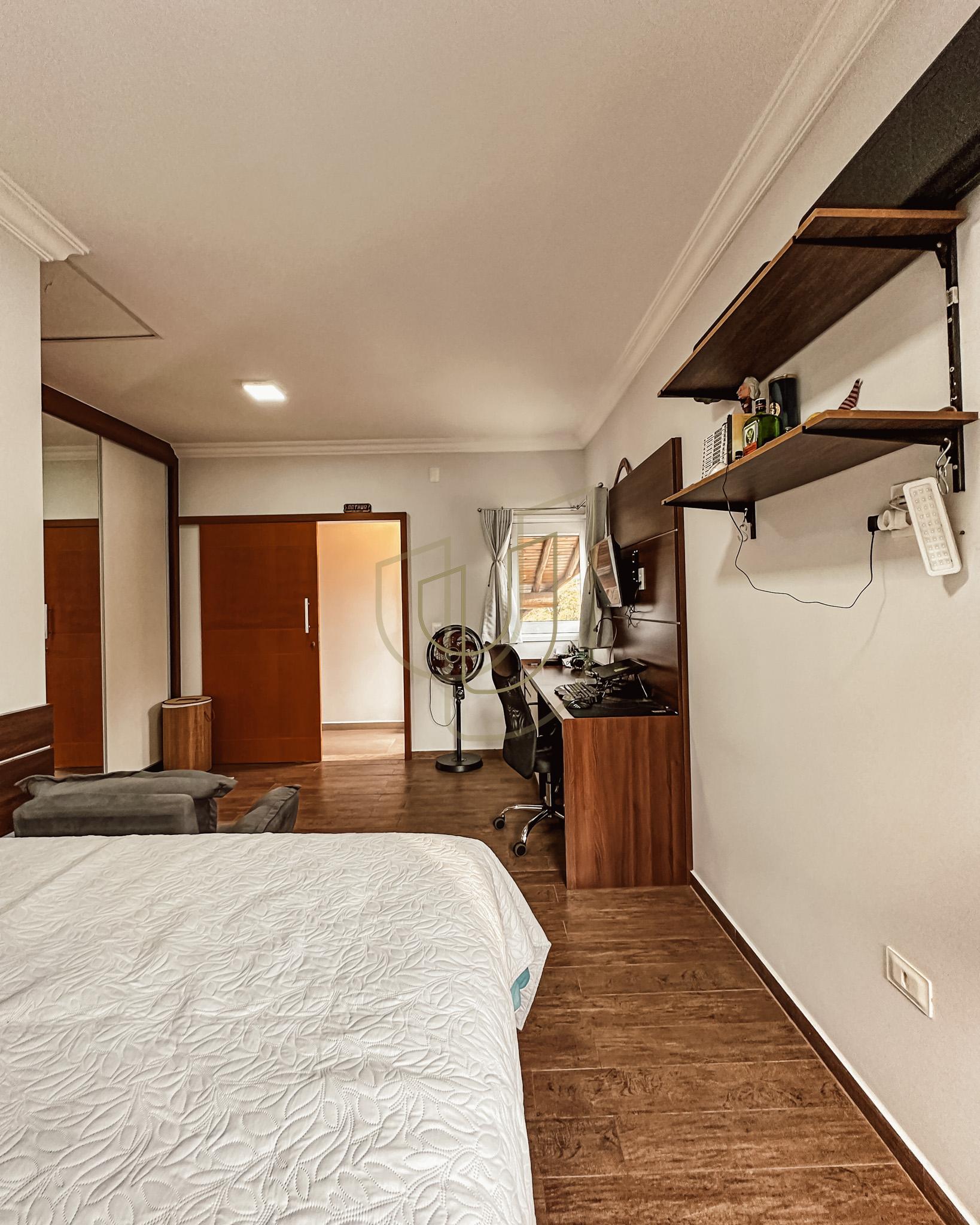 Sobrado sofisticado e com 4 su&iacute;tes em no Recanto Santa B&aacute;rbara - Jambeiro/SP  JAMBEIRO - 