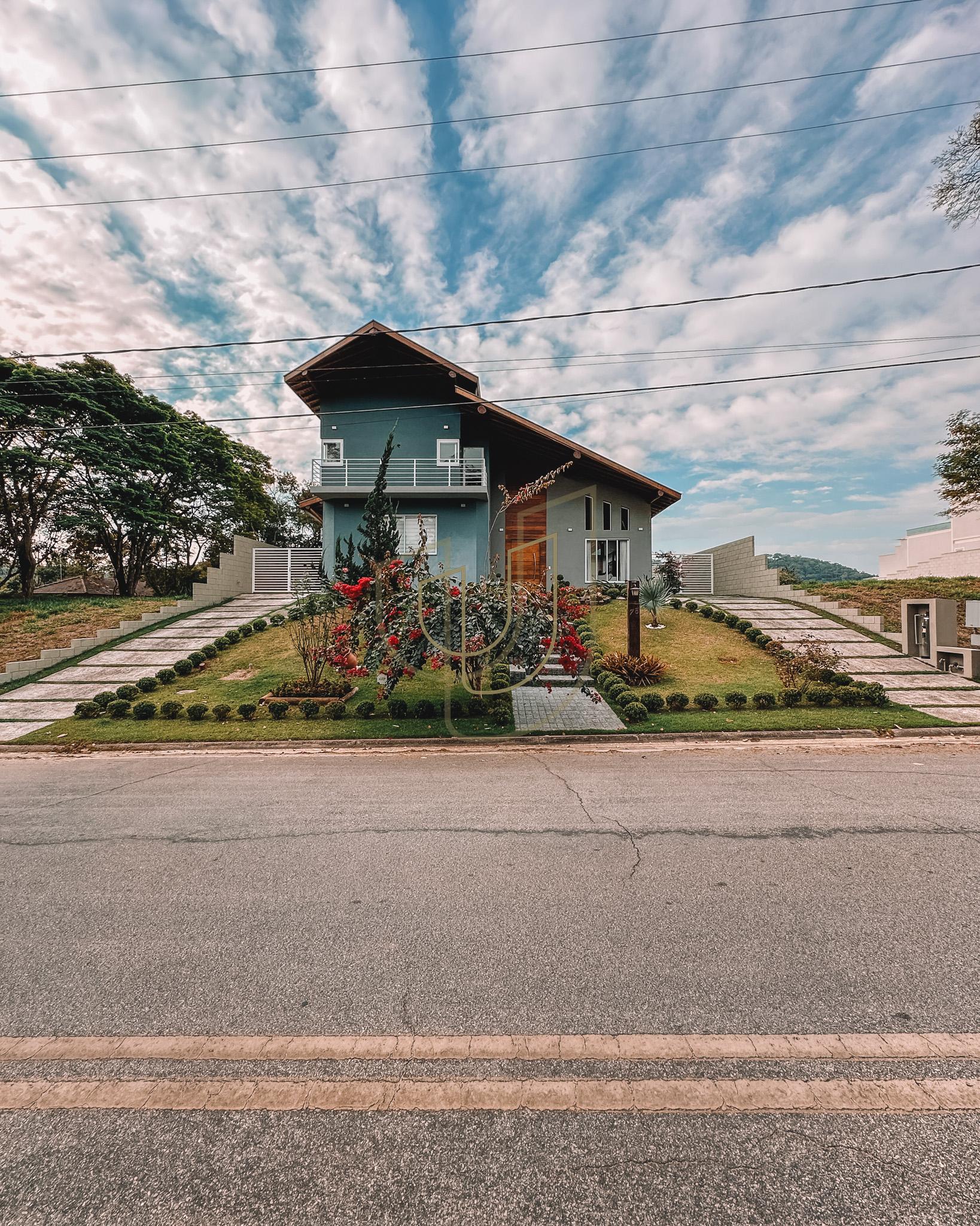 Sobrado sofisticado e com 4 su&iacute;tes em no Recanto Santa B&aacute;rbara - Jambeiro/SP  JAMBEIRO - 