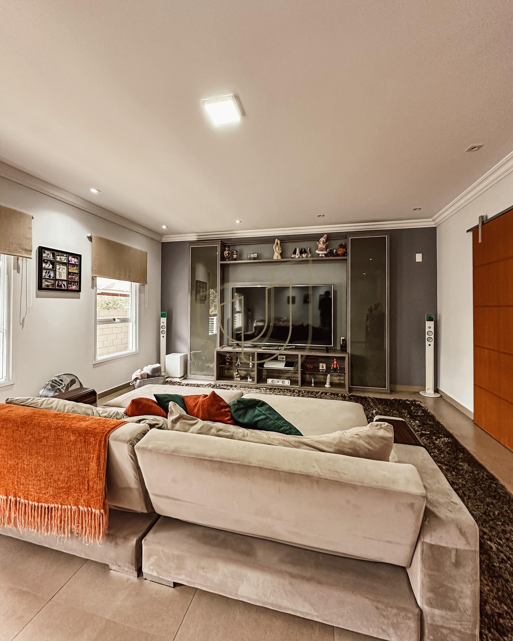 Sobrado sofisticado e com 4 su&iacute;tes em no Recanto Santa B&aacute;rbara - Jambeiro/SP  JAMBEIRO - 