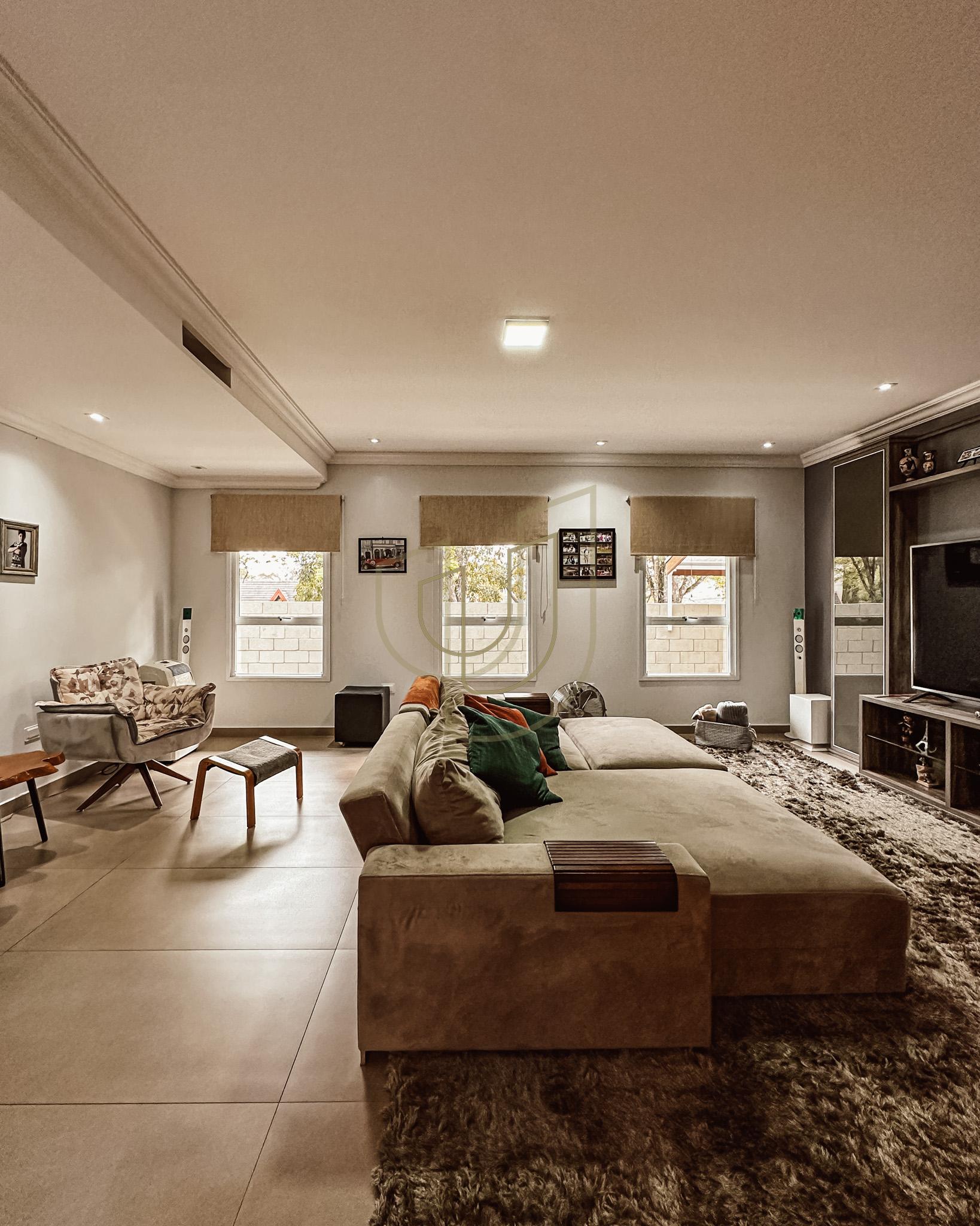 Sobrado sofisticado e com 4 su&iacute;tes em no Recanto Santa B&aacute;rbara - Jambeiro/SP  JAMBEIRO - 