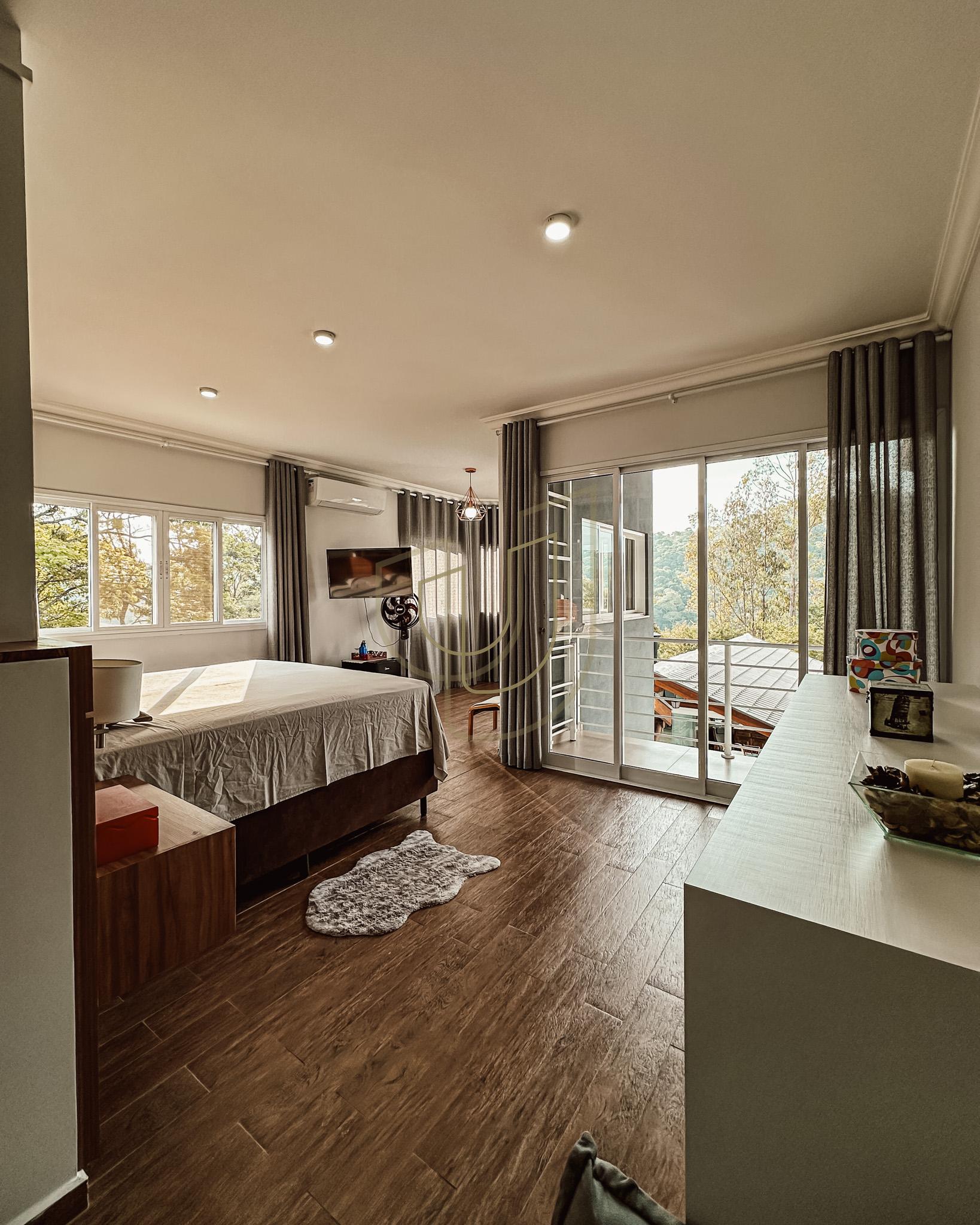 Sobrado sofisticado e com 4 su&iacute;tes em no Recanto Santa B&aacute;rbara - Jambeiro/SP  JAMBEIRO - 