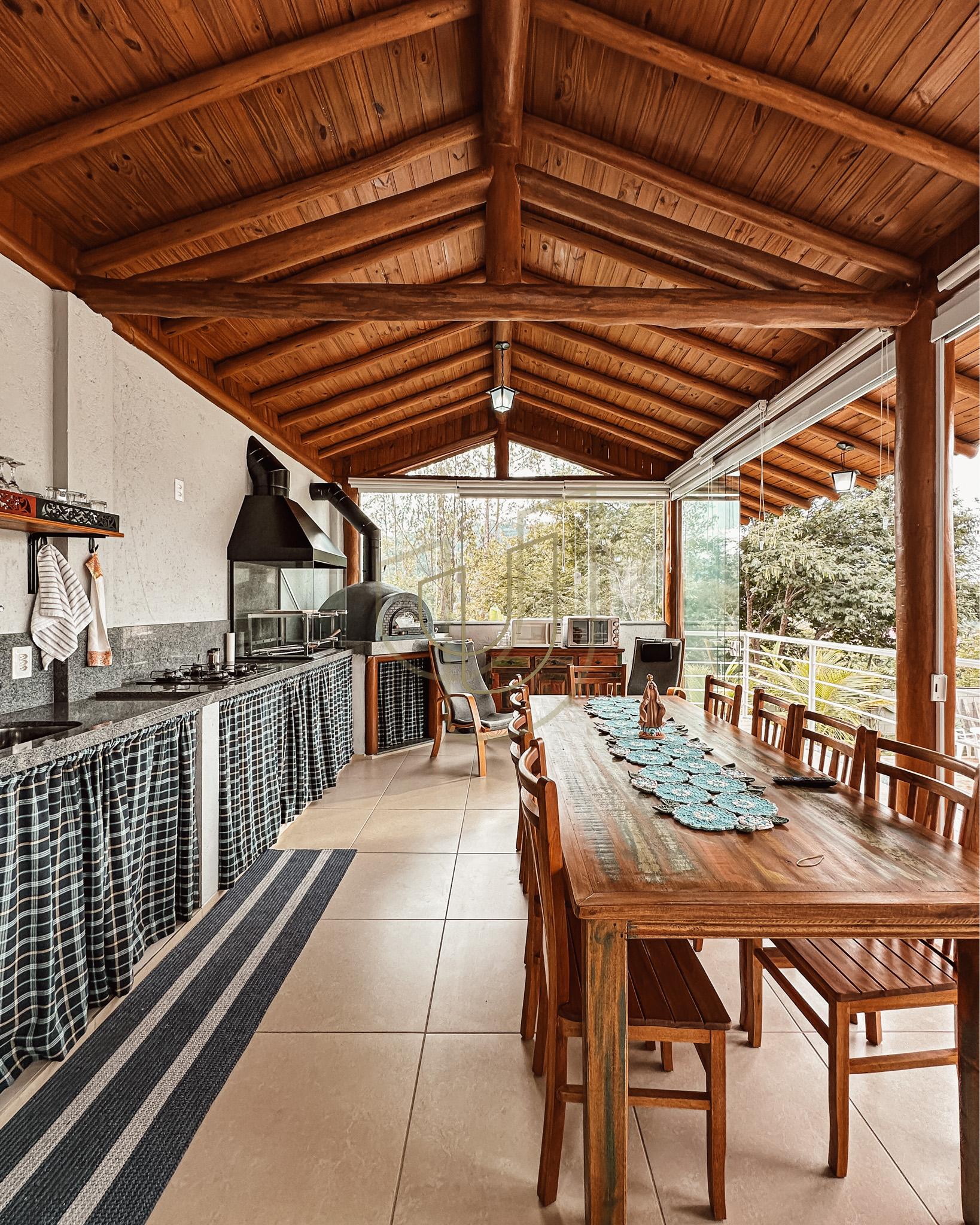 Sobrado sofisticado e com 4 su&iacute;tes em no Recanto Santa B&aacute;rbara - Jambeiro/SP  JAMBEIRO - 