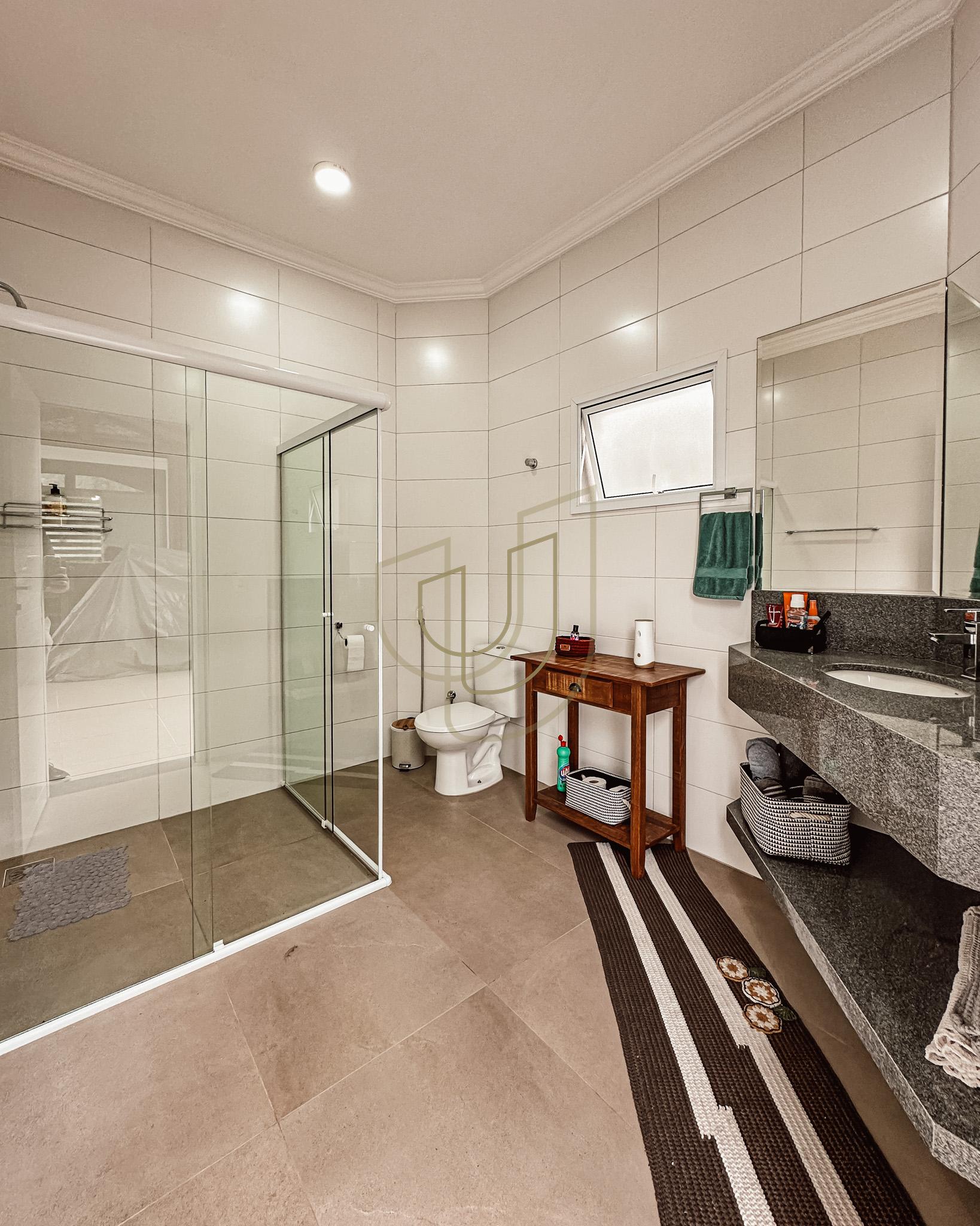 Sobrado sofisticado e com 4 su&iacute;tes em no Recanto Santa B&aacute;rbara - Jambeiro/SP  JAMBEIRO - 