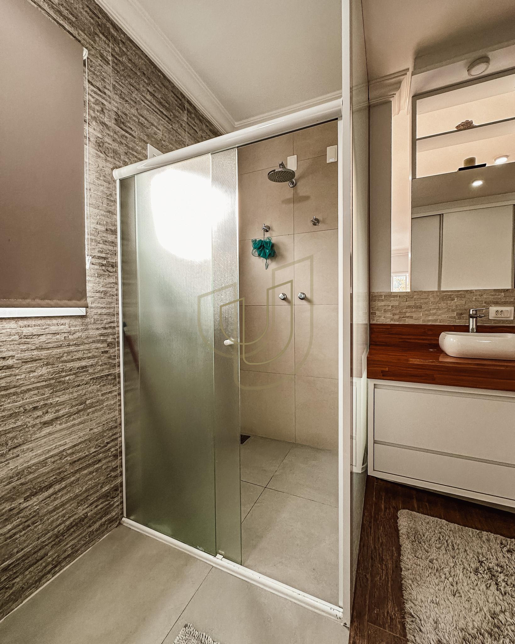 Sobrado sofisticado e com 4 su&iacute;tes em no Recanto Santa B&aacute;rbara - Jambeiro/SP  JAMBEIRO - 