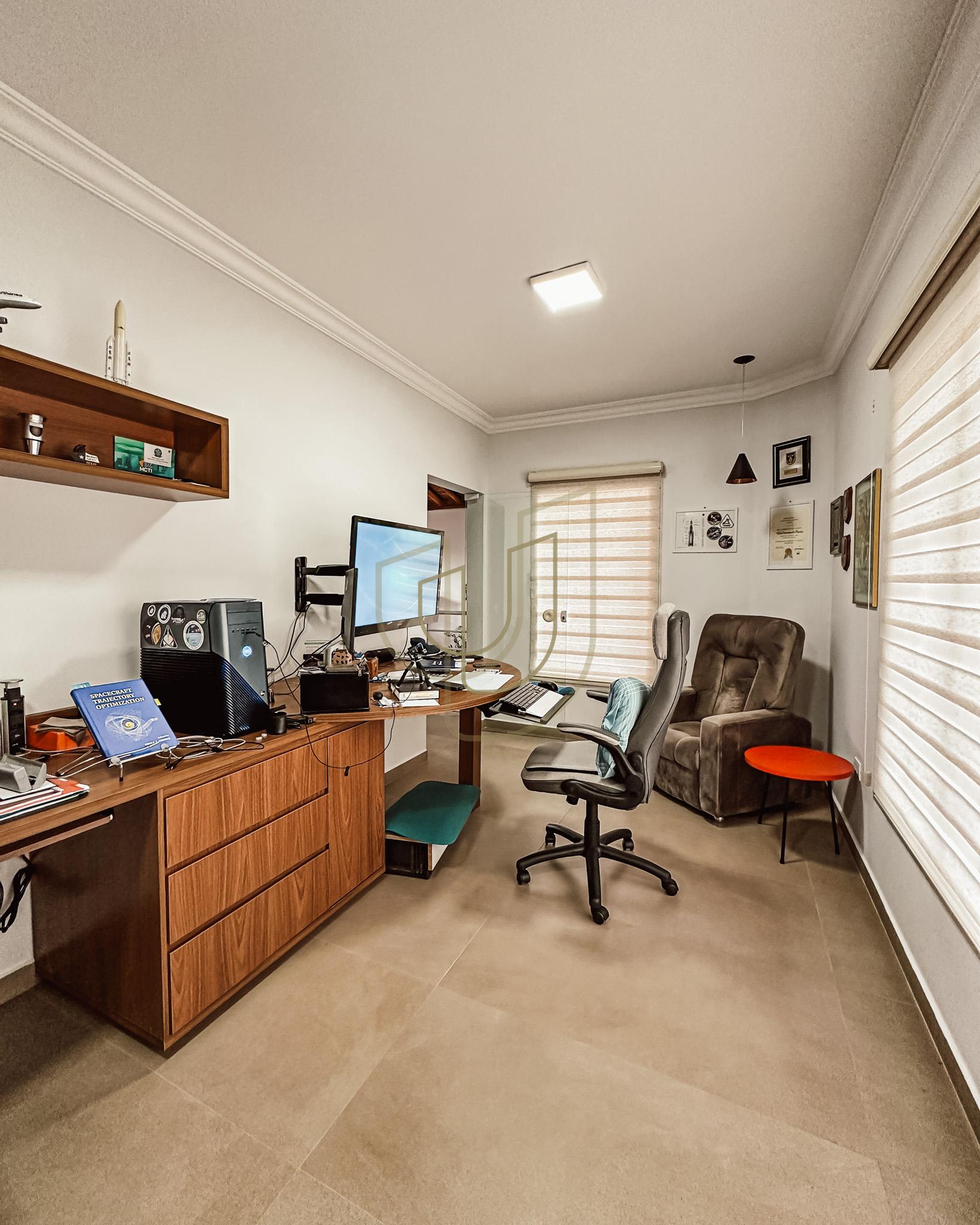 Sobrado sofisticado e com 4 su&iacute;tes em no Recanto Santa B&aacute;rbara - Jambeiro/SP  JAMBEIRO - 