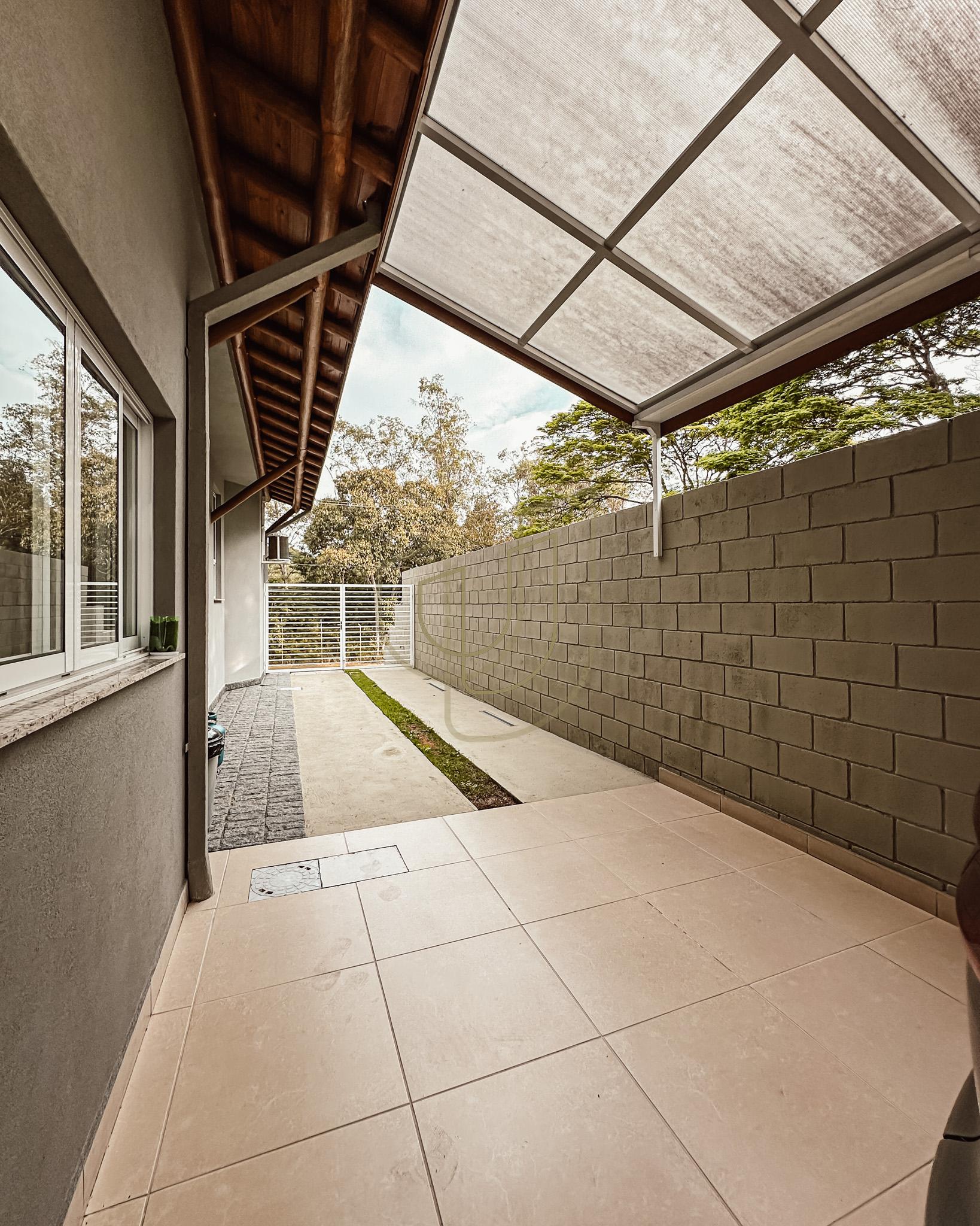 Sobrado sofisticado e com 4 su&iacute;tes em no Recanto Santa B&aacute;rbara - Jambeiro/SP  JAMBEIRO - 