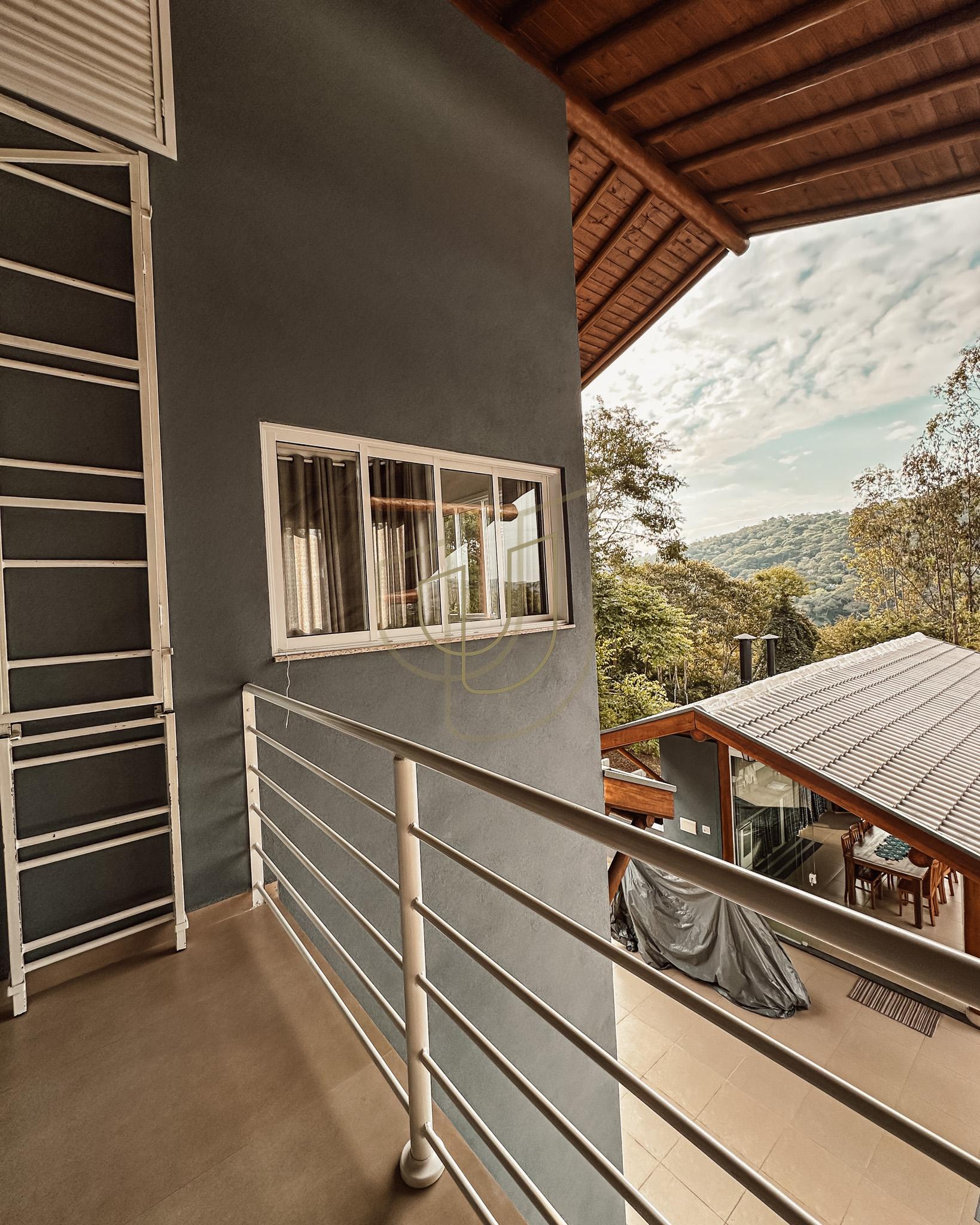 Sobrado sofisticado e com 4 su&iacute;tes em no Recanto Santa B&aacute;rbara - Jambeiro/SP  JAMBEIRO - 