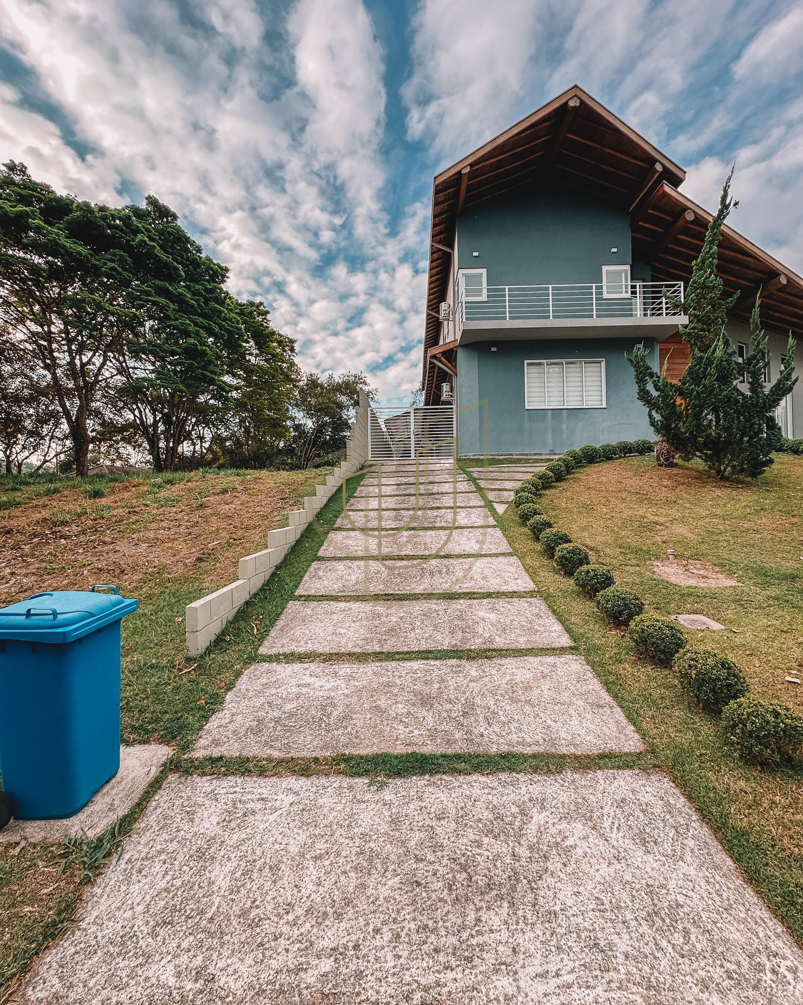 Sobrado sofisticado e com 4 su&iacute;tes em no Recanto Santa B&aacute;rbara - Jambeiro/SP  JAMBEIRO - 