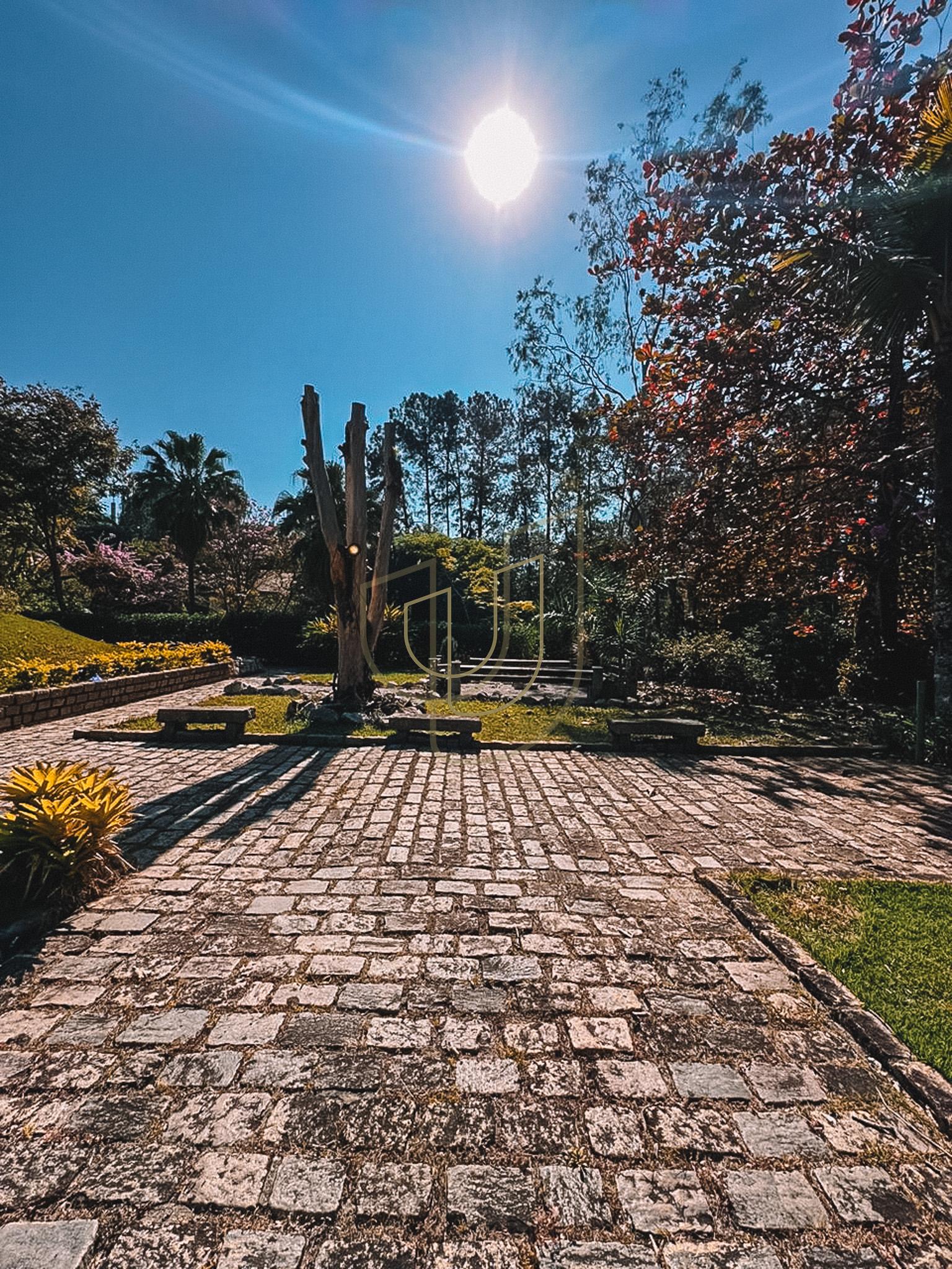 Mans&atilde;o de luxo com projeto exuberante no Quinta das Flores - S&atilde;o Jos&eacute; dos Campos/SP  São José dos Campos - 