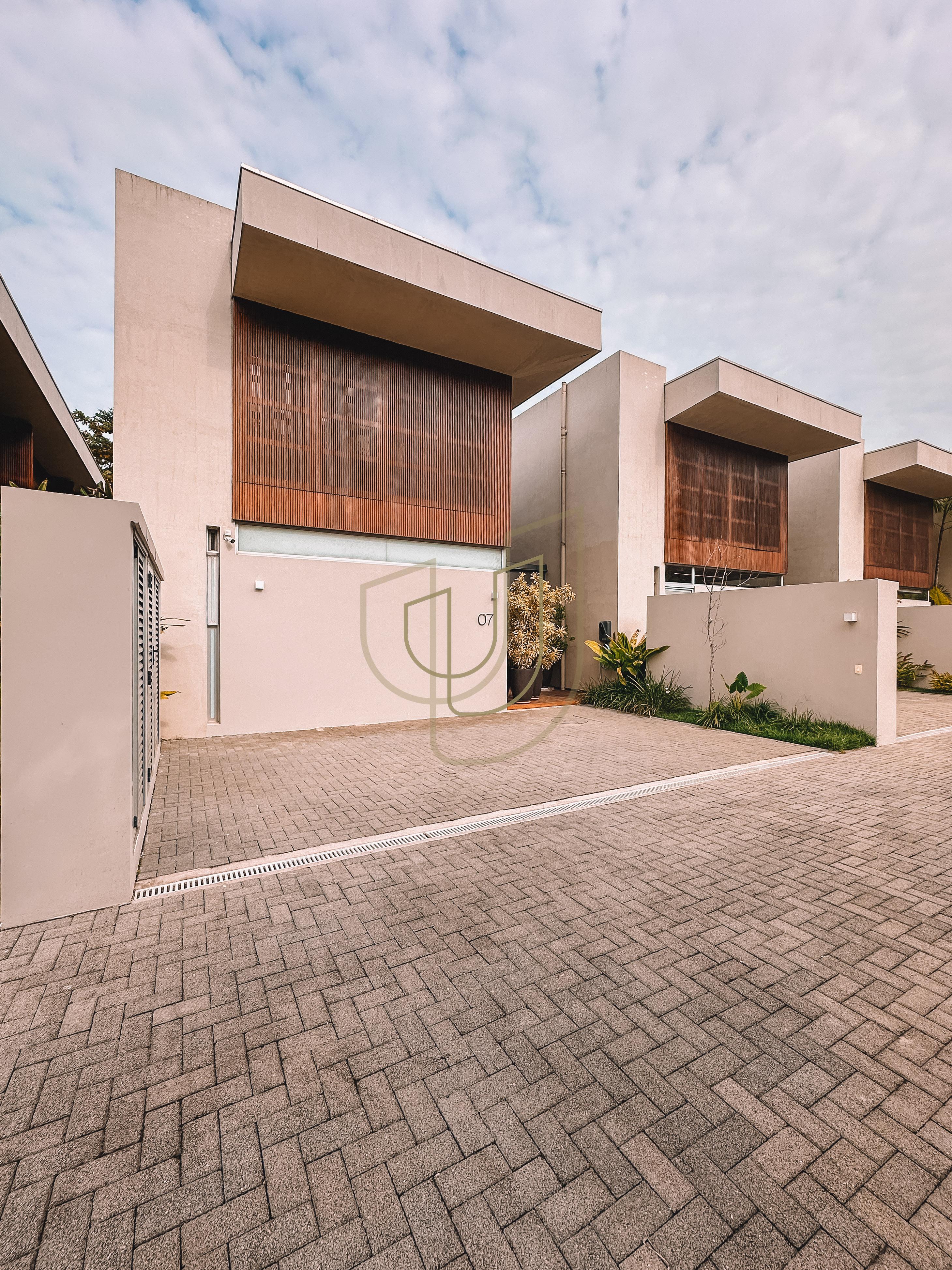 Sobrado sofisticado e P&eacute; na Areia com 5 su&iacute;tes na Praia de Camburi - S&atilde;o Sebasti&atilde;o/SP  São Sebastião - 