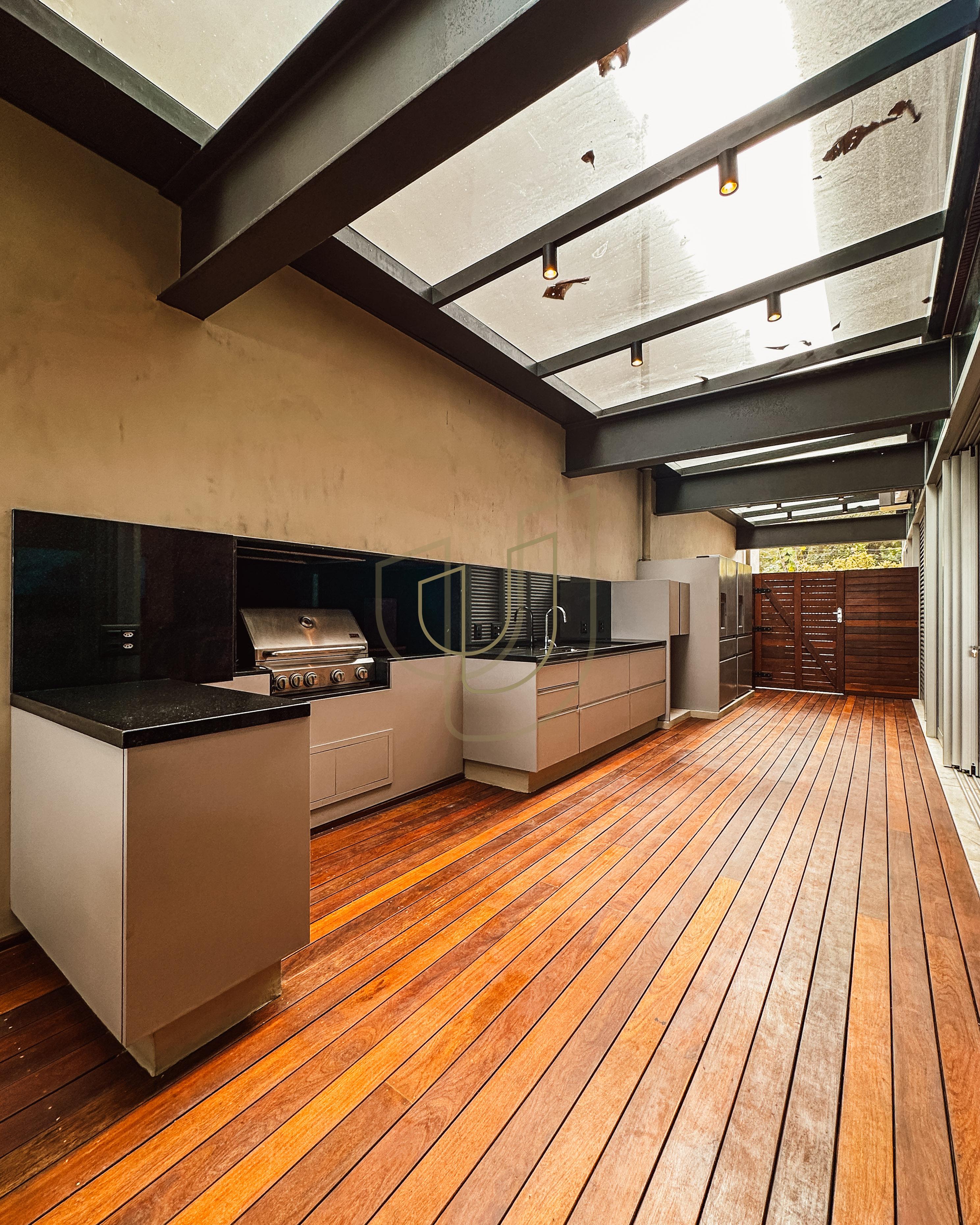 Sobrado sofisticado e P&eacute; na Areia com 5 su&iacute;tes na Praia de Camburi - S&atilde;o Sebasti&atilde;o/SP  São Sebastião - 