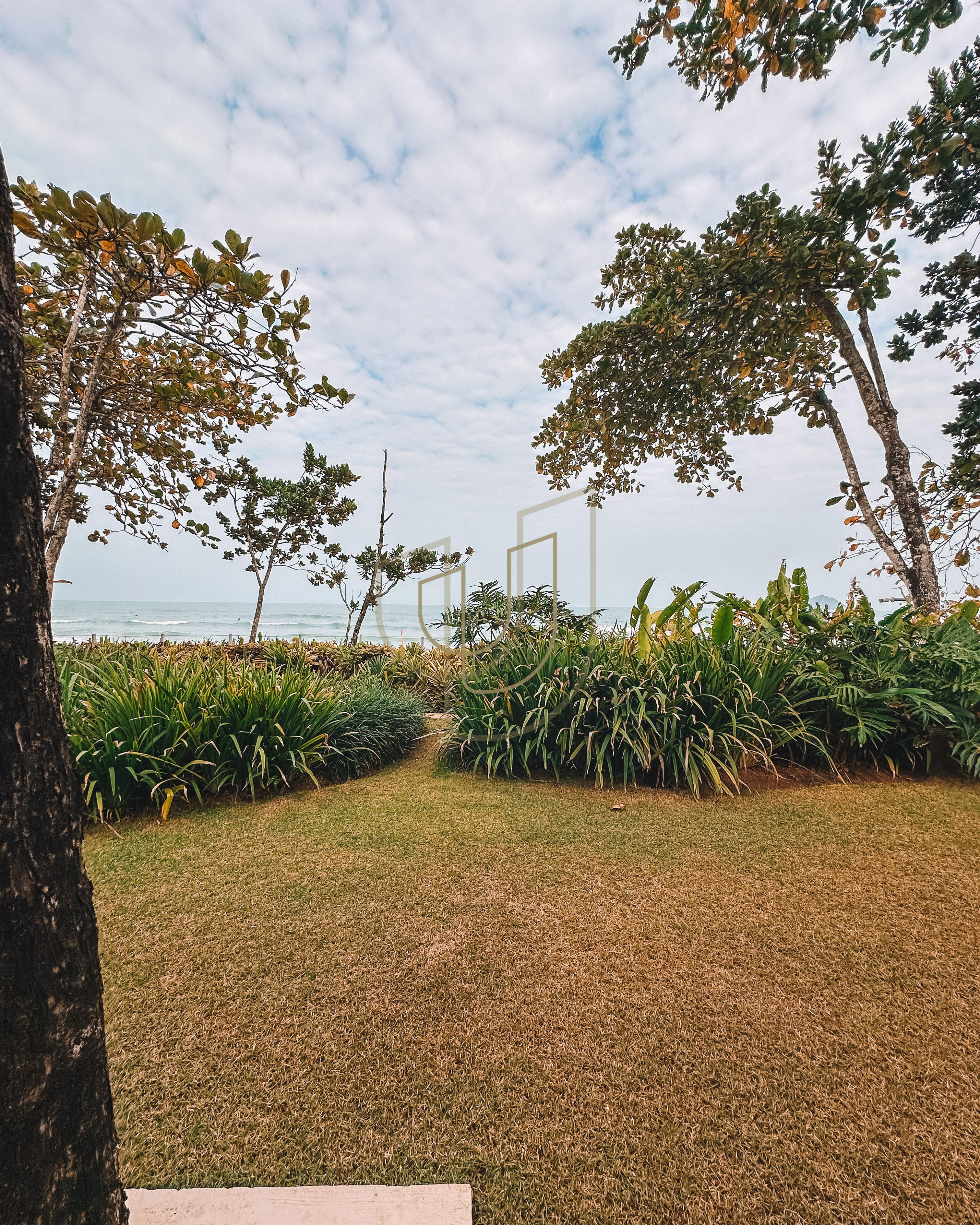 Sobrado sofisticado e P&eacute; na Areia com 5 su&iacute;tes na Praia de Camburi - S&atilde;o Sebasti&atilde;o/SP  São Sebastião - 