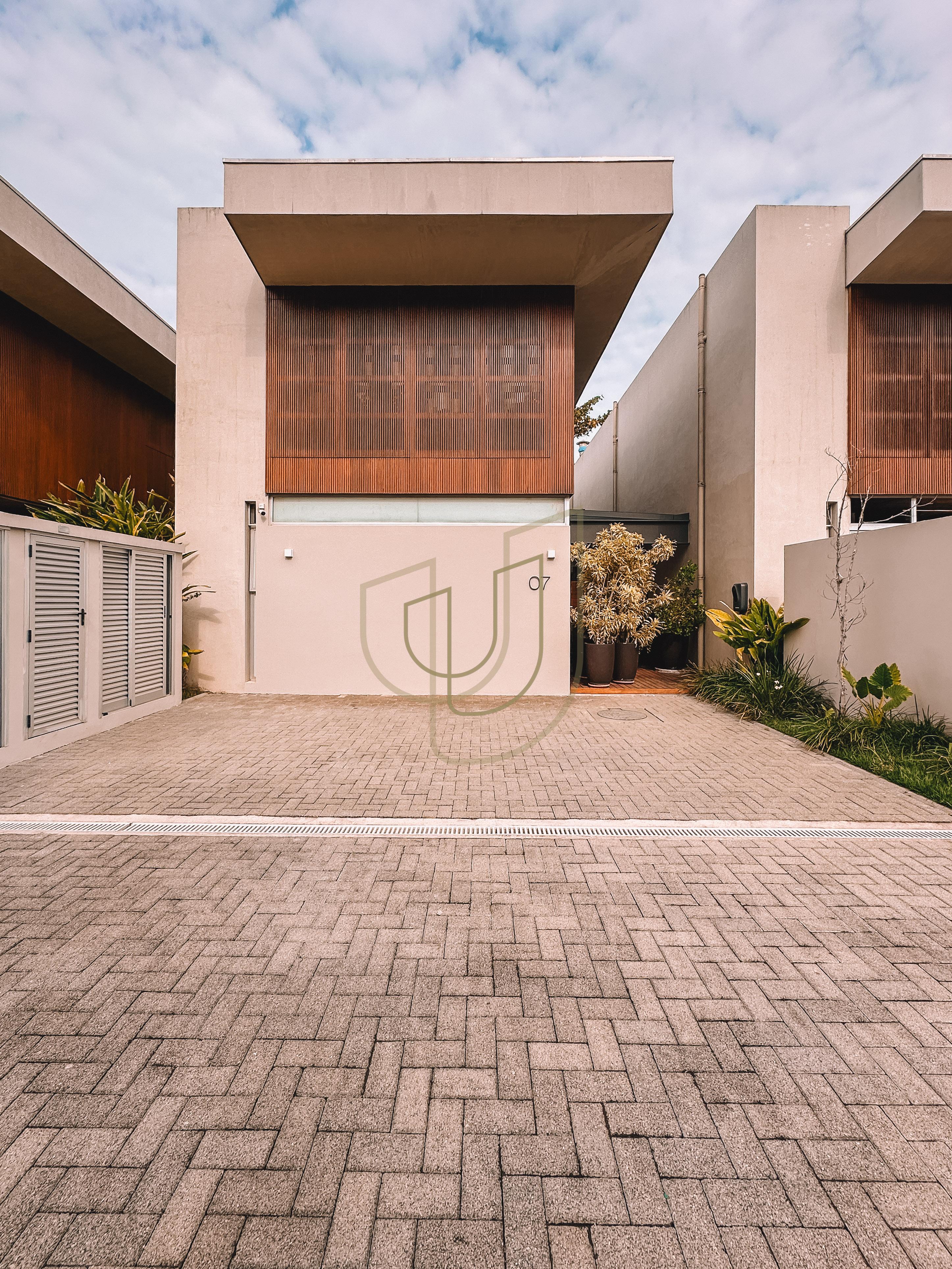 Sobrado sofisticado e P&eacute; na Areia com 5 su&iacute;tes na Praia de Camburi - S&atilde;o Sebasti&atilde;o/SP  São Sebastião - 