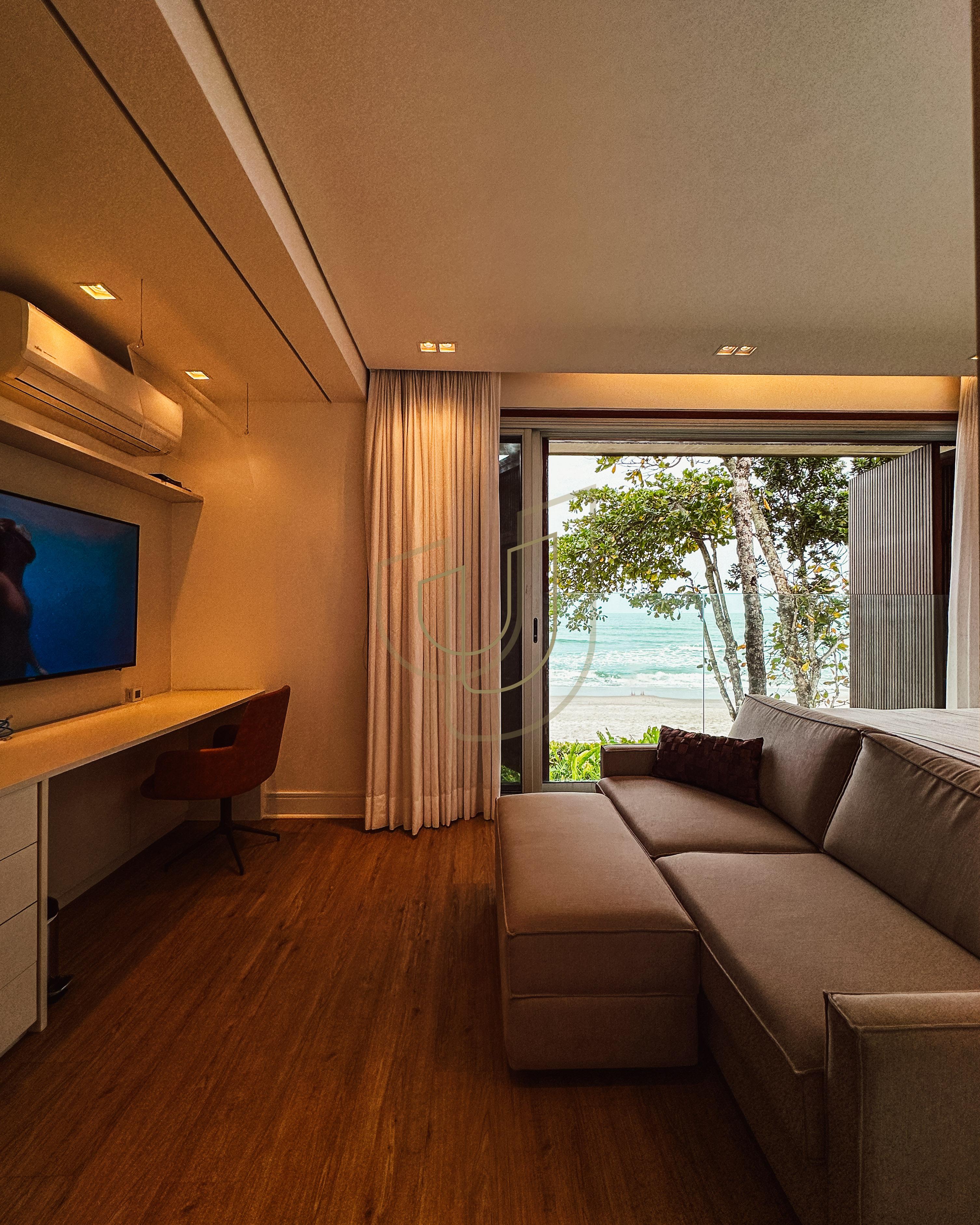 Sobrado sofisticado e P&eacute; na Areia com 5 su&iacute;tes na Praia de Camburi - S&atilde;o Sebasti&atilde;o/SP  São Sebastião - 