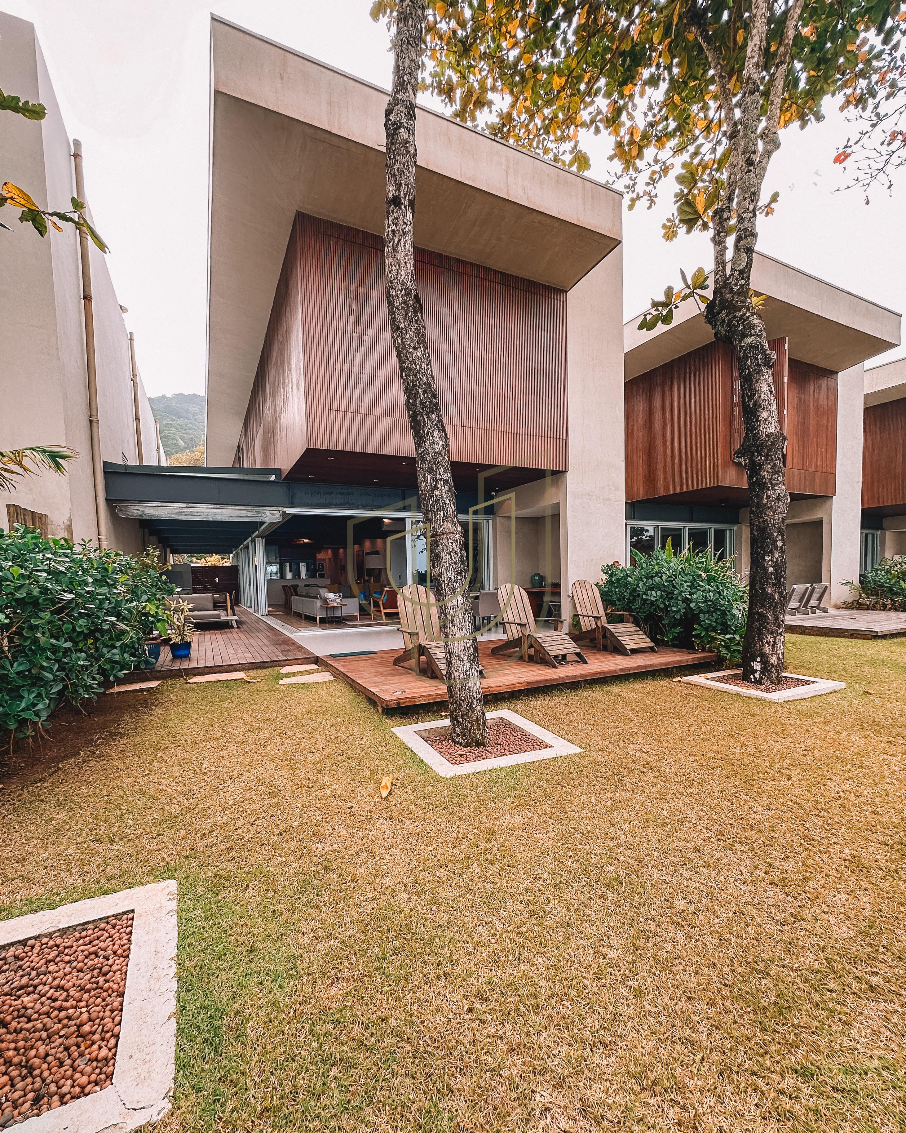 Sobrado sofisticado e P&eacute; na Areia com 5 su&iacute;tes na Praia de Camburi - S&atilde;o Sebasti&atilde;o/SP  São Sebastião - 