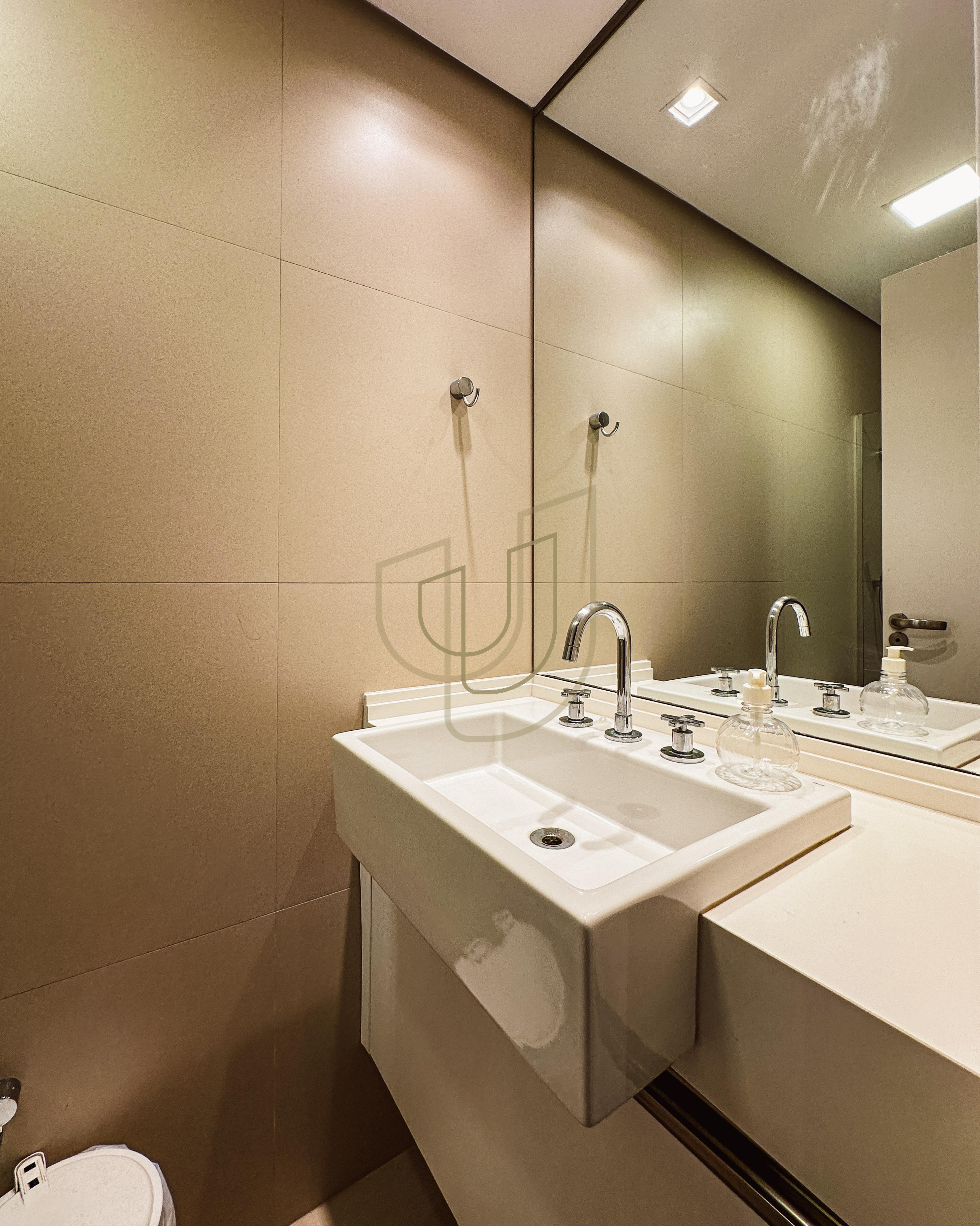 Sobrado sofisticado e P&eacute; na Areia com 5 su&iacute;tes na Praia de Camburi - S&atilde;o Sebasti&atilde;o/SP  São Sebastião - 