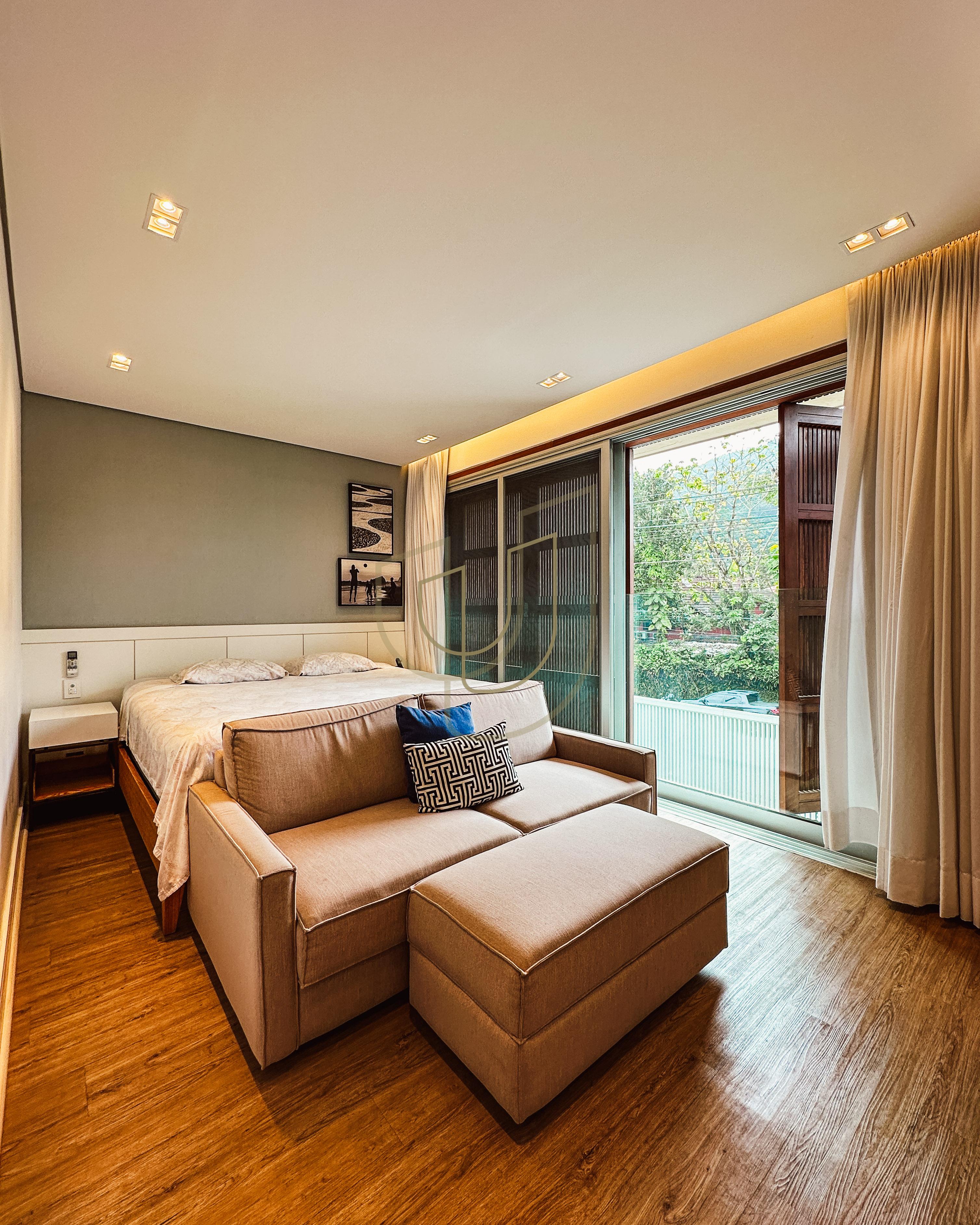 Sobrado sofisticado e P&eacute; na Areia com 5 su&iacute;tes na Praia de Camburi - S&atilde;o Sebasti&atilde;o/SP  São Sebastião - 