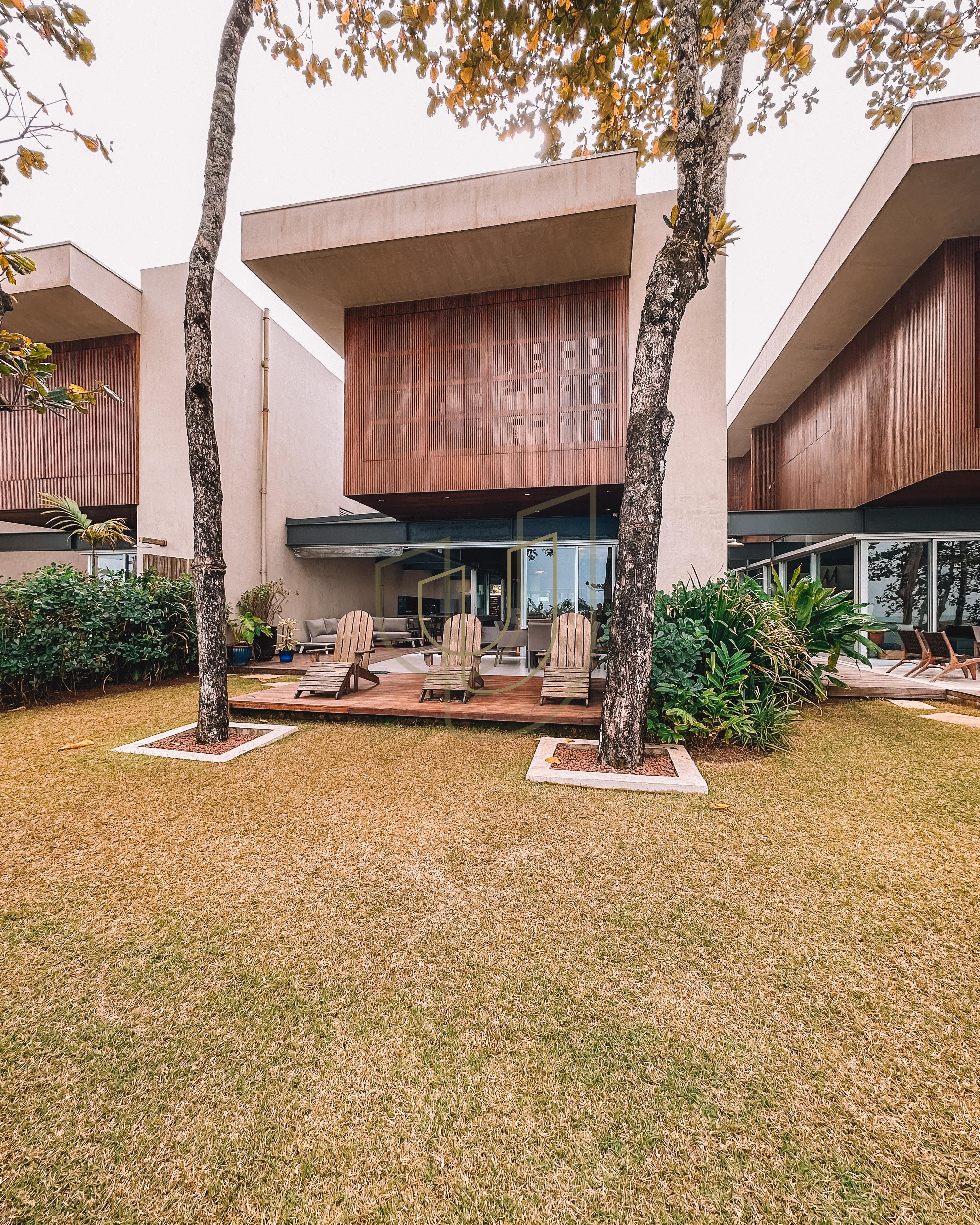 Sobrado sofisticado e P&eacute; na Areia com 5 su&iacute;tes na Praia de Camburi - S&atilde;o Sebasti&atilde;o/SP  São Sebastião - 