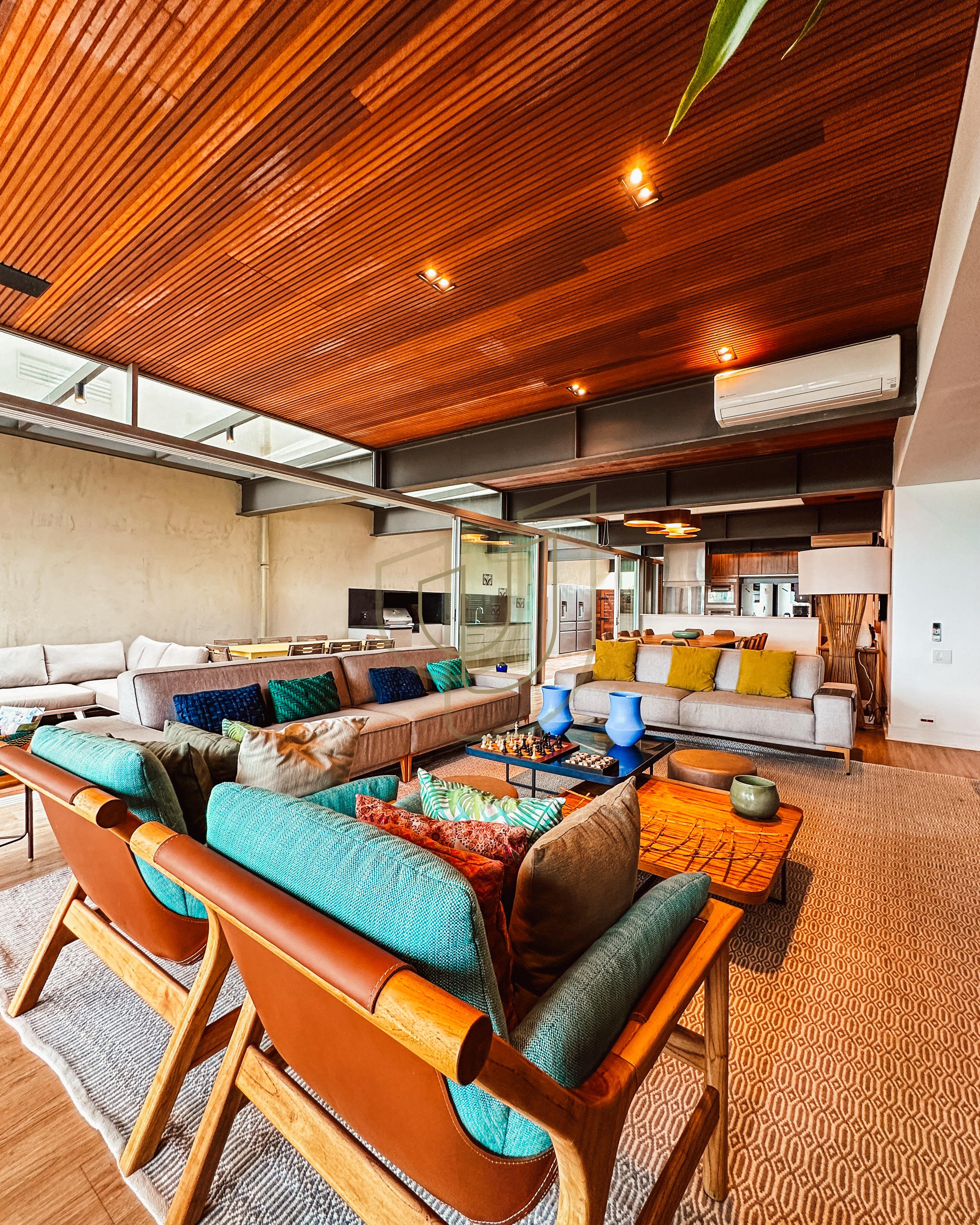 Sobrado sofisticado e P&eacute; na Areia com 5 su&iacute;tes na Praia de Camburi - S&atilde;o Sebasti&atilde;o/SP  São Sebastião - 