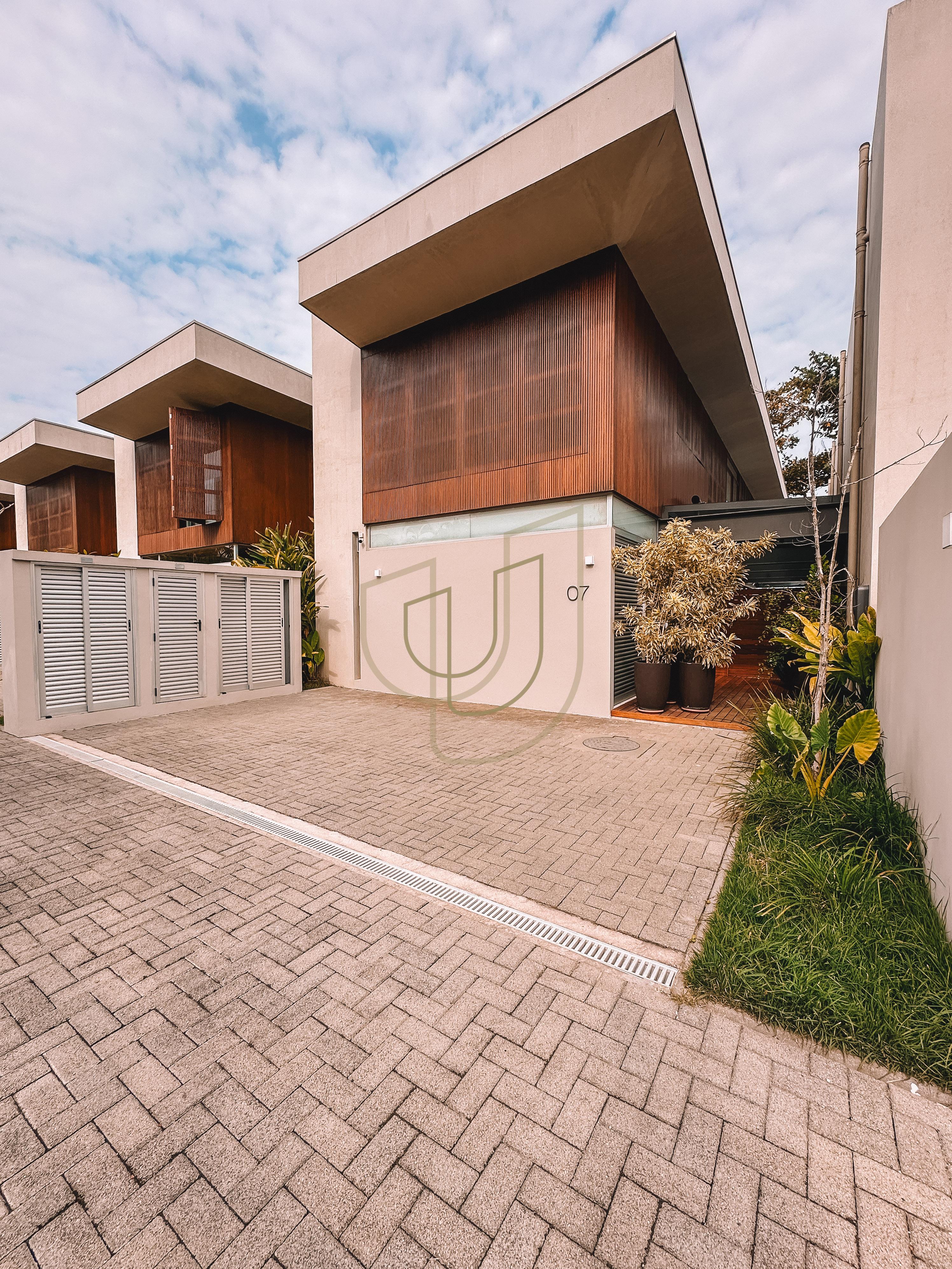 Sobrado sofisticado e P&eacute; na Areia com 5 su&iacute;tes na Praia de Camburi - S&atilde;o Sebasti&atilde;o/SP  São Sebastião - 