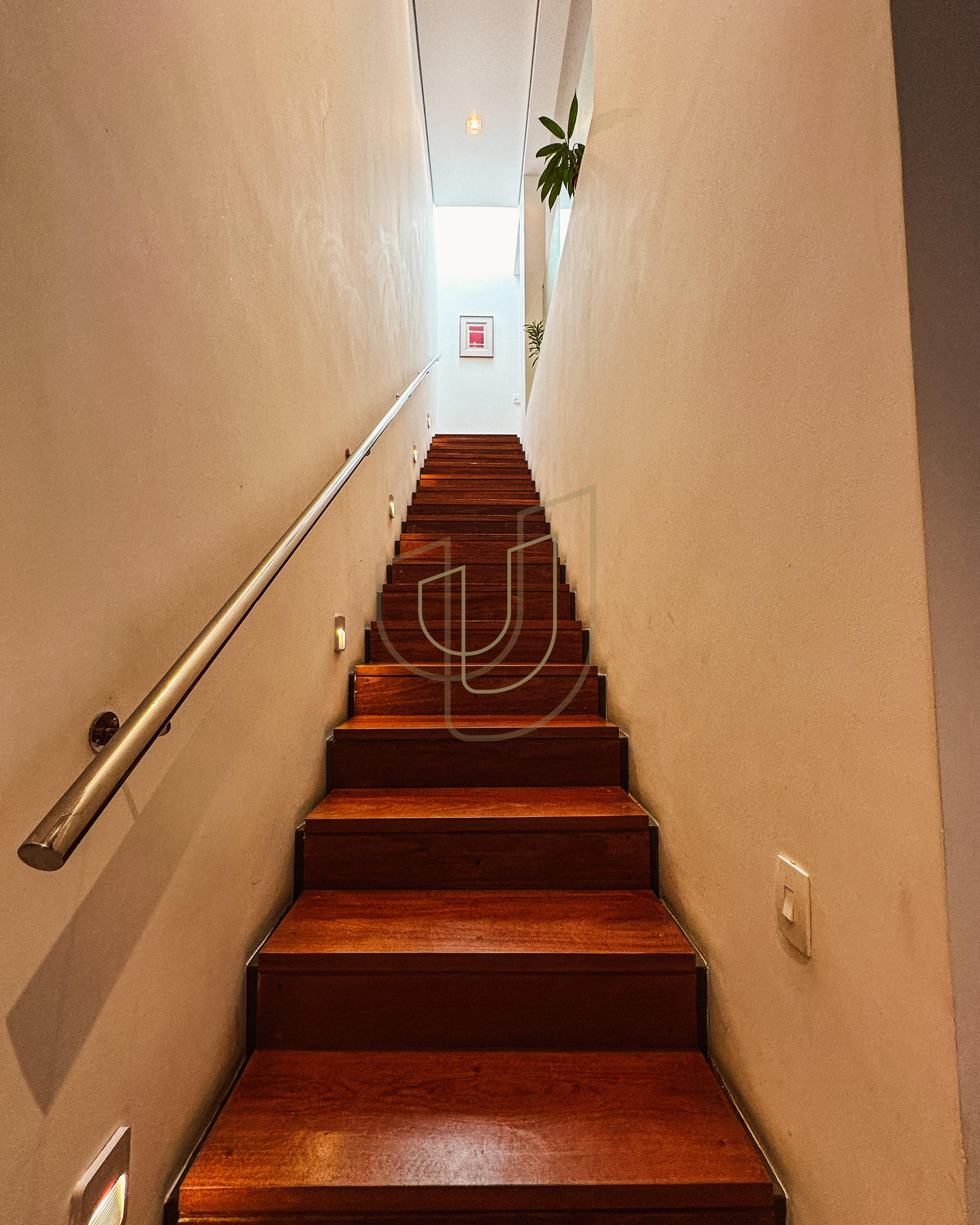 Sobrado sofisticado e P&eacute; na Areia com 5 su&iacute;tes na Praia de Camburi - S&atilde;o Sebasti&atilde;o/SP  São Sebastião - 