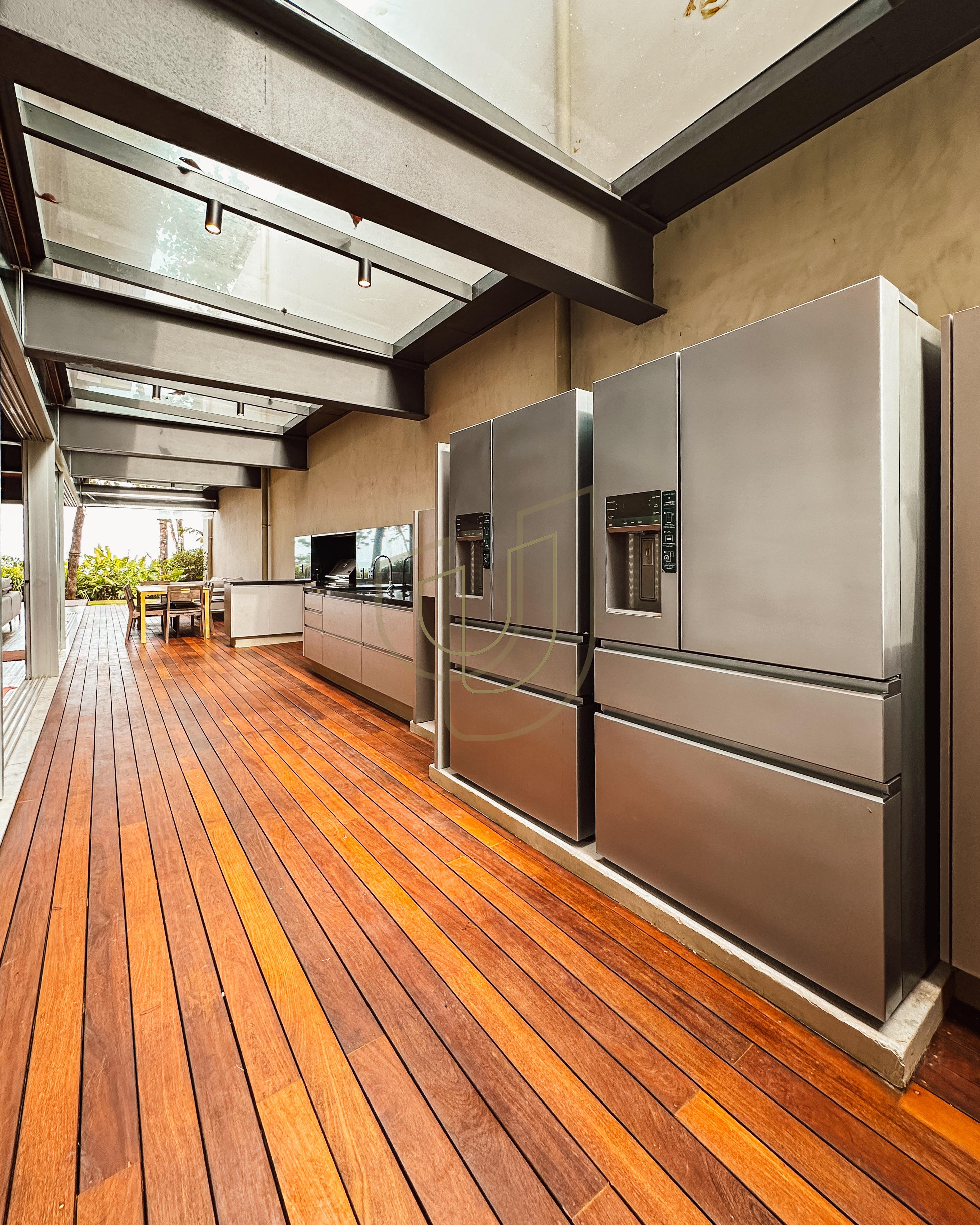 Sobrado sofisticado e P&eacute; na Areia com 5 su&iacute;tes na Praia de Camburi - S&atilde;o Sebasti&atilde;o/SP  São Sebastião - 